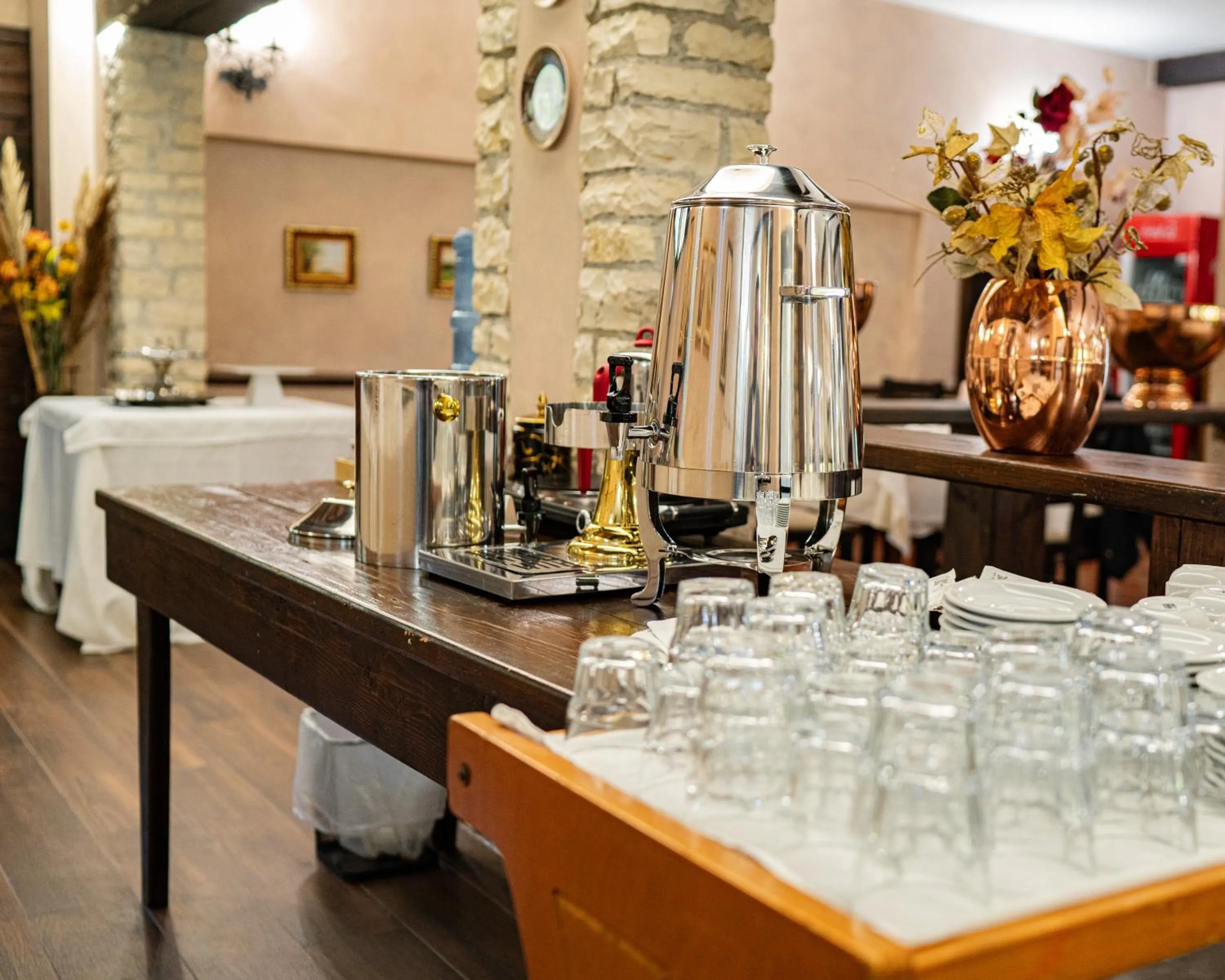 Restaurant/places to eat in Vila Belvedere