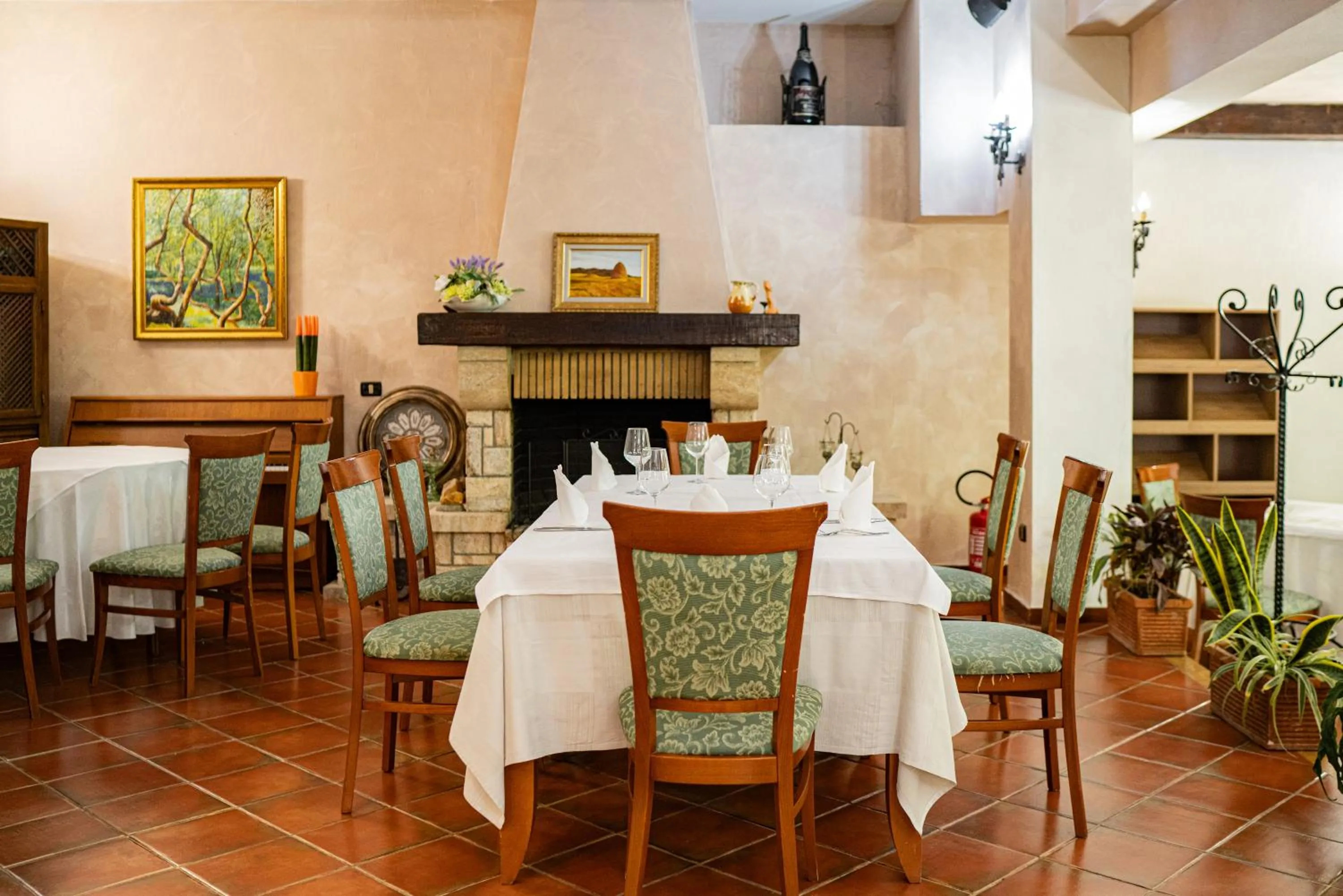 Restaurant/places to eat in Vila Belvedere