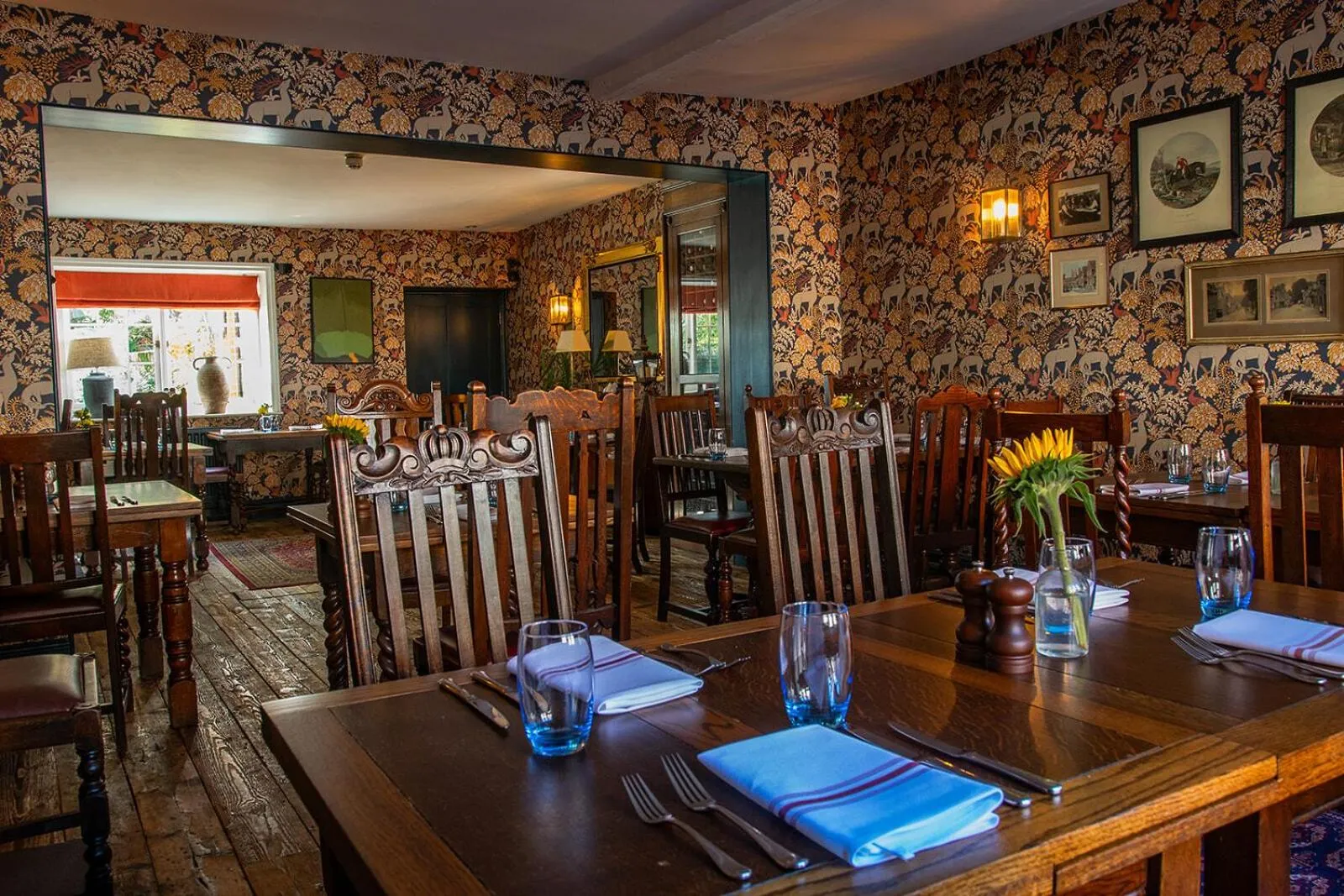 Dining area in The Stag and Huntsman at Hambleden