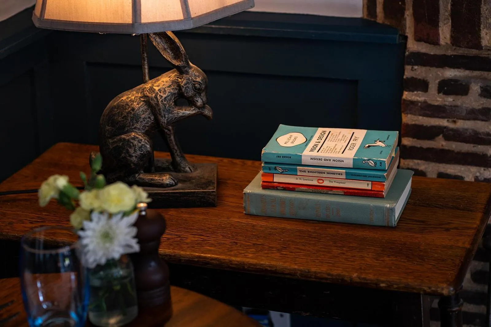 Lounge or bar in The Stag and Huntsman at Hambleden