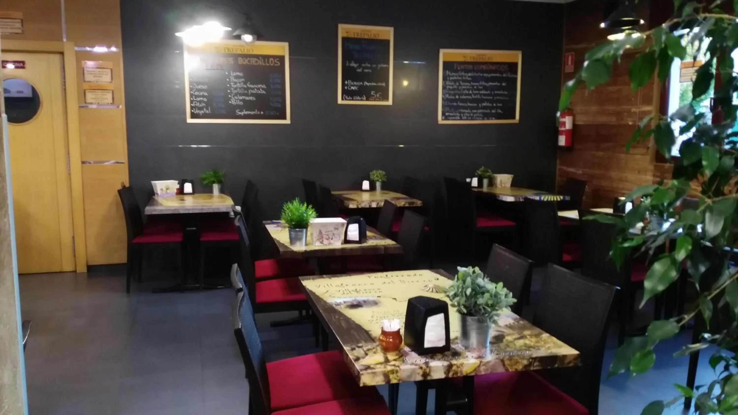 Lounge or bar in Hotel Alfageme