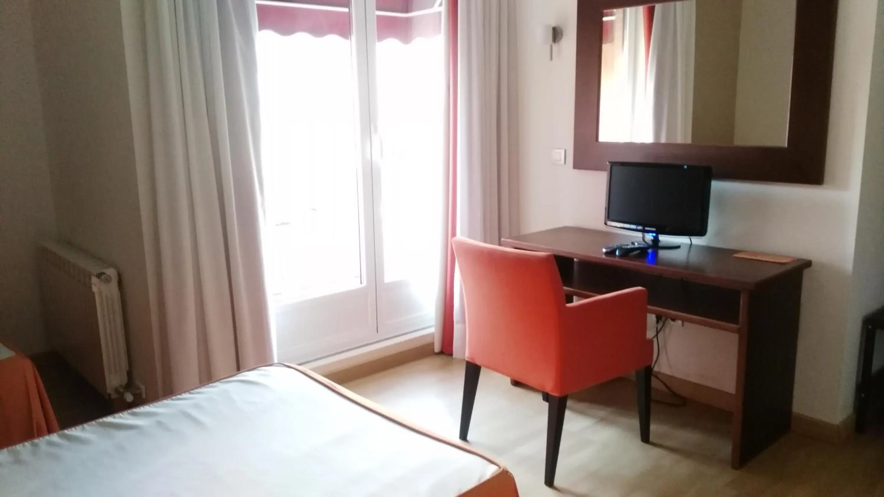 Photo of the whole room, Bed in Hotel Alfageme