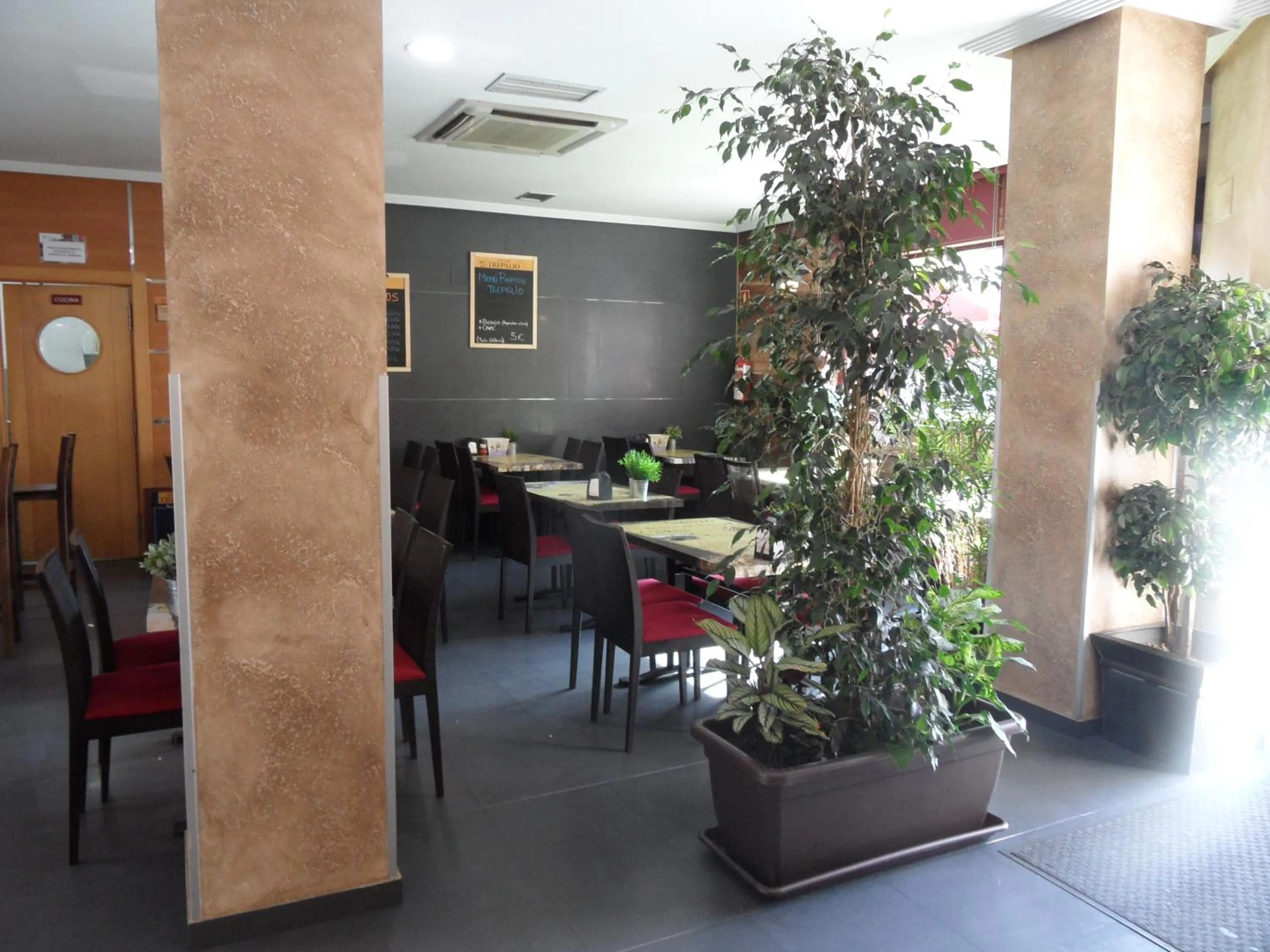 Lounge or bar in Hotel Alfageme