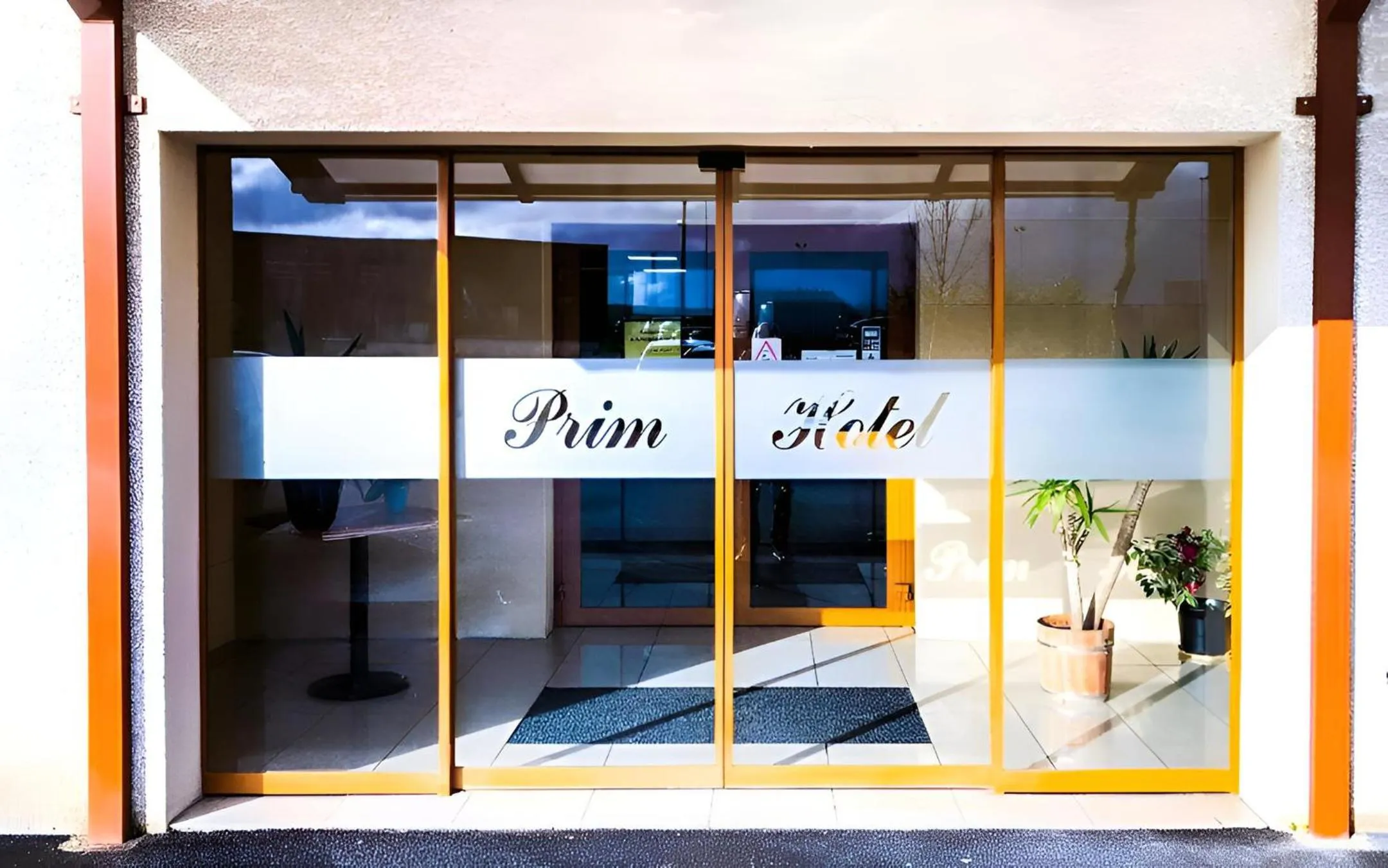 Property building in Contact Hôtel - Prim Witry - Reims Nord