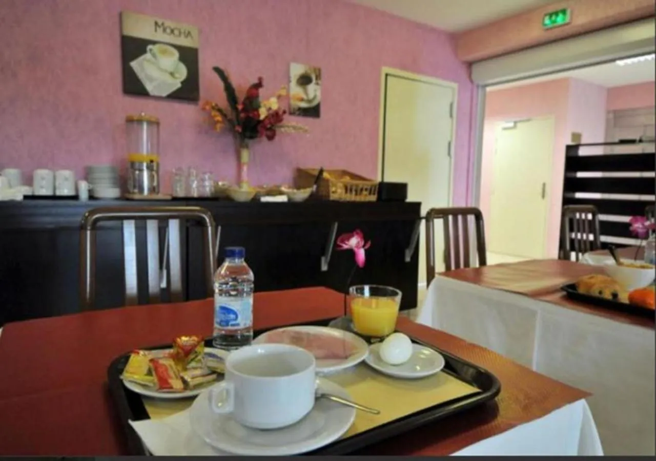 Breakfast in Contact Hôtel - Prim Witry - Reims Nord