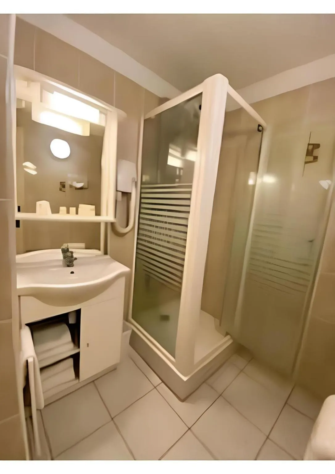 Shower in Contact Hôtel - Prim Witry - Reims Nord