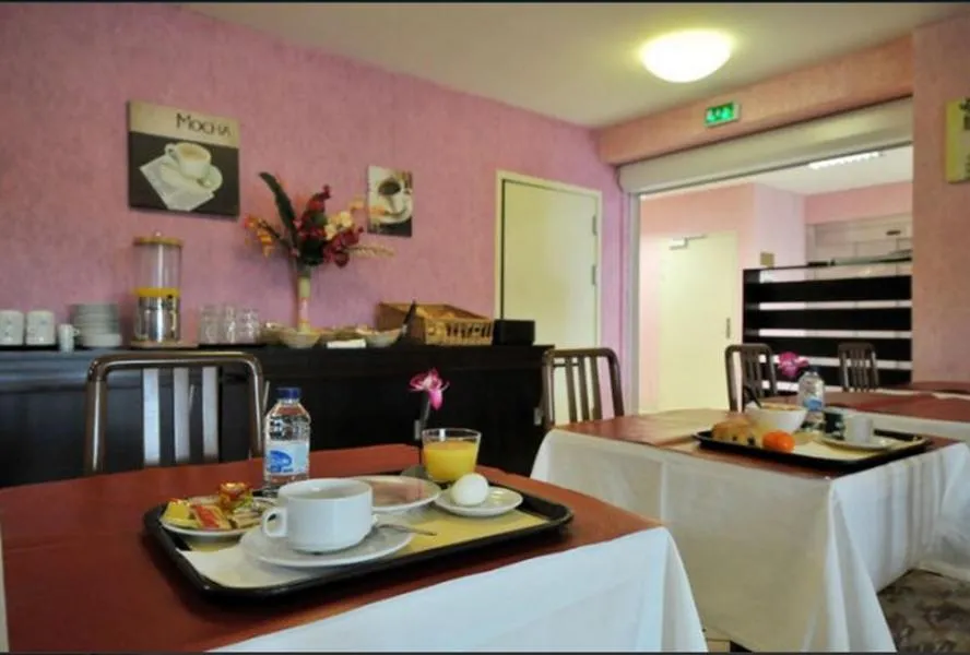Restaurant/places to eat in Prim Hotel Reims nord