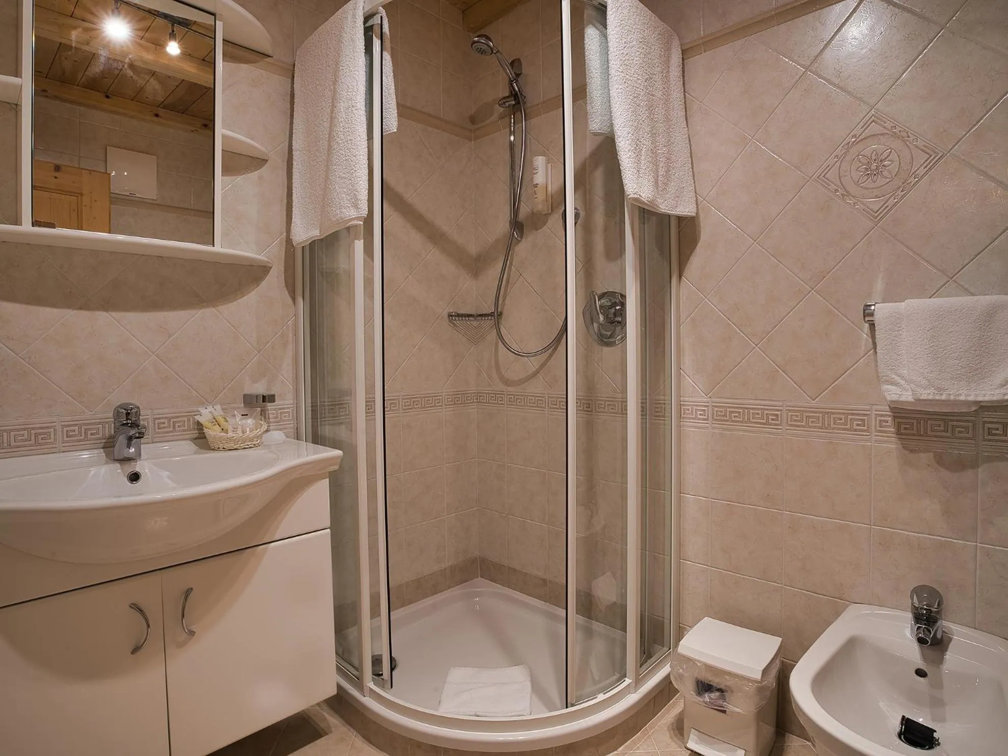 Shower in Hotel Monte44