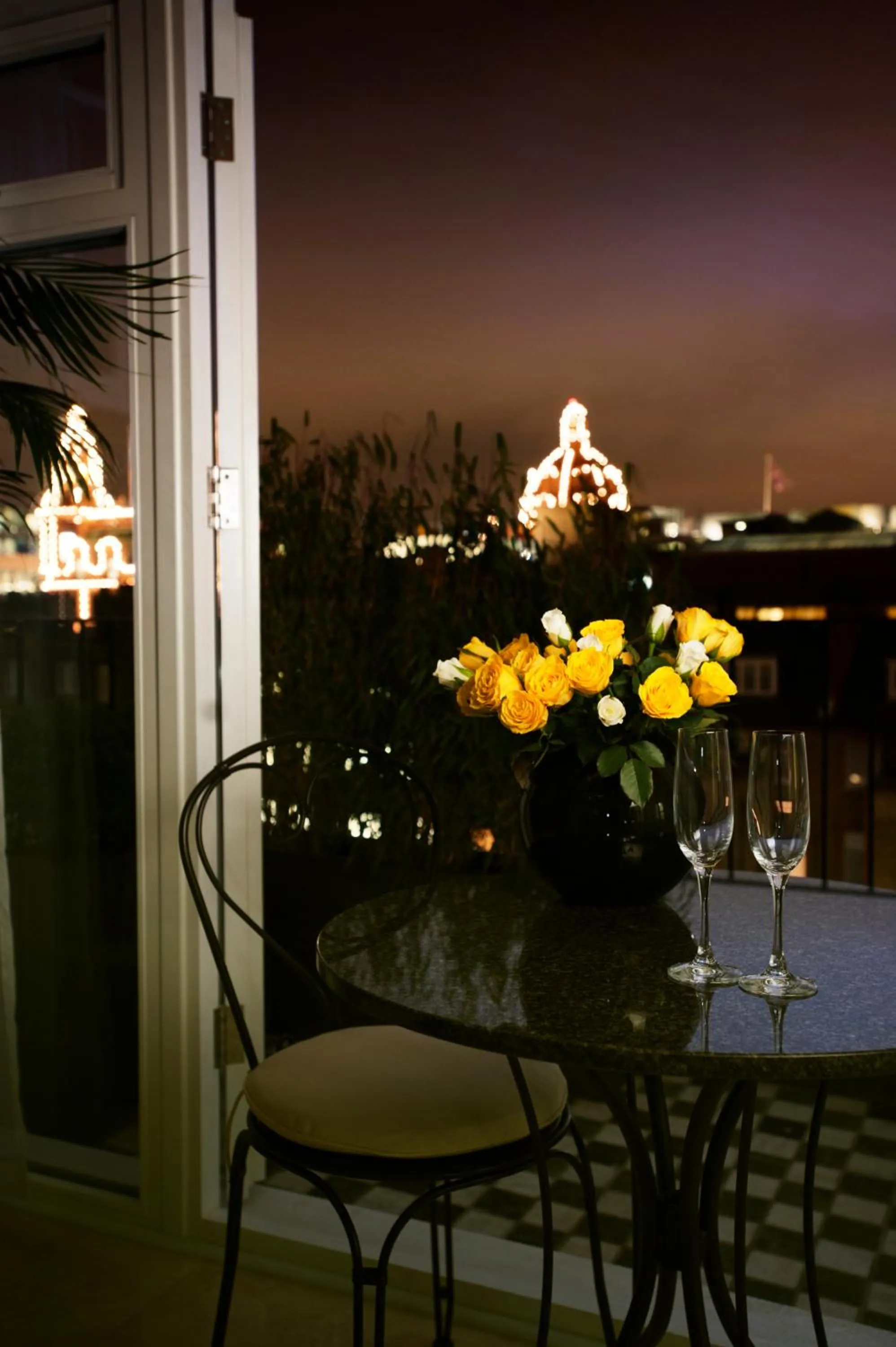 Balcony/Terrace in Claverley Court Apartments Knightsbridge