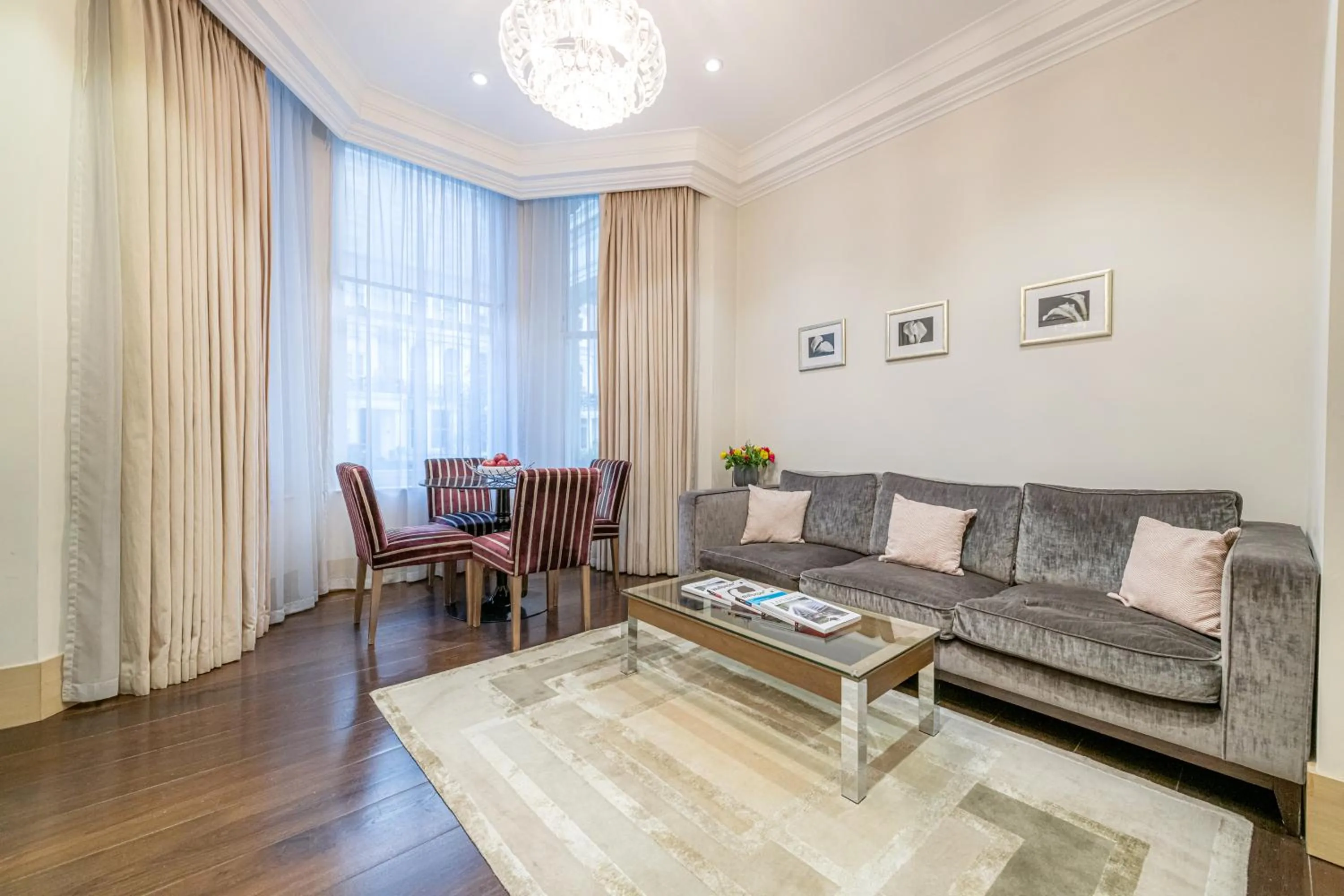 Living room in Claverley Court Apartments Knightsbridge
