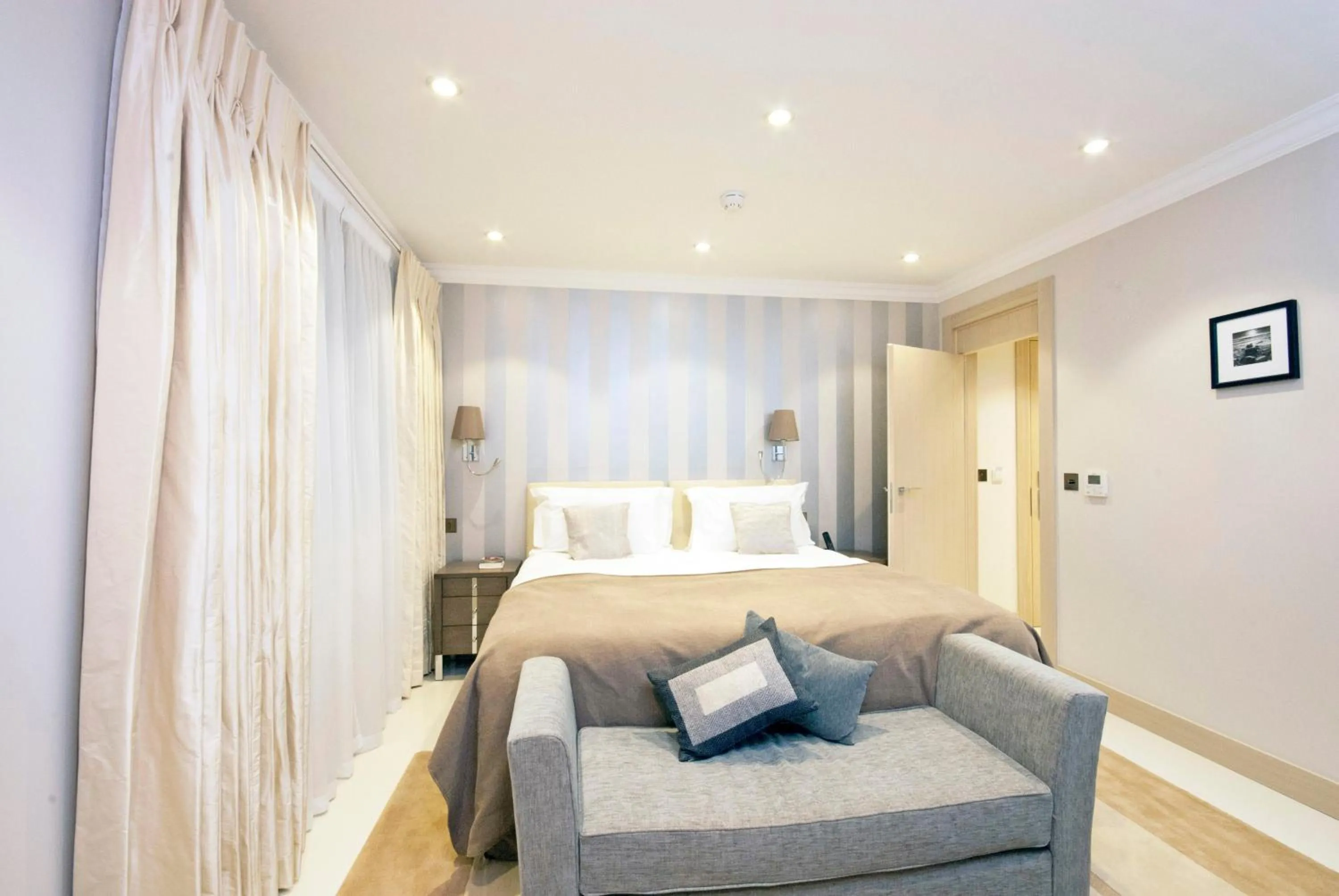 Bed in Claverley Court Apartments Knightsbridge