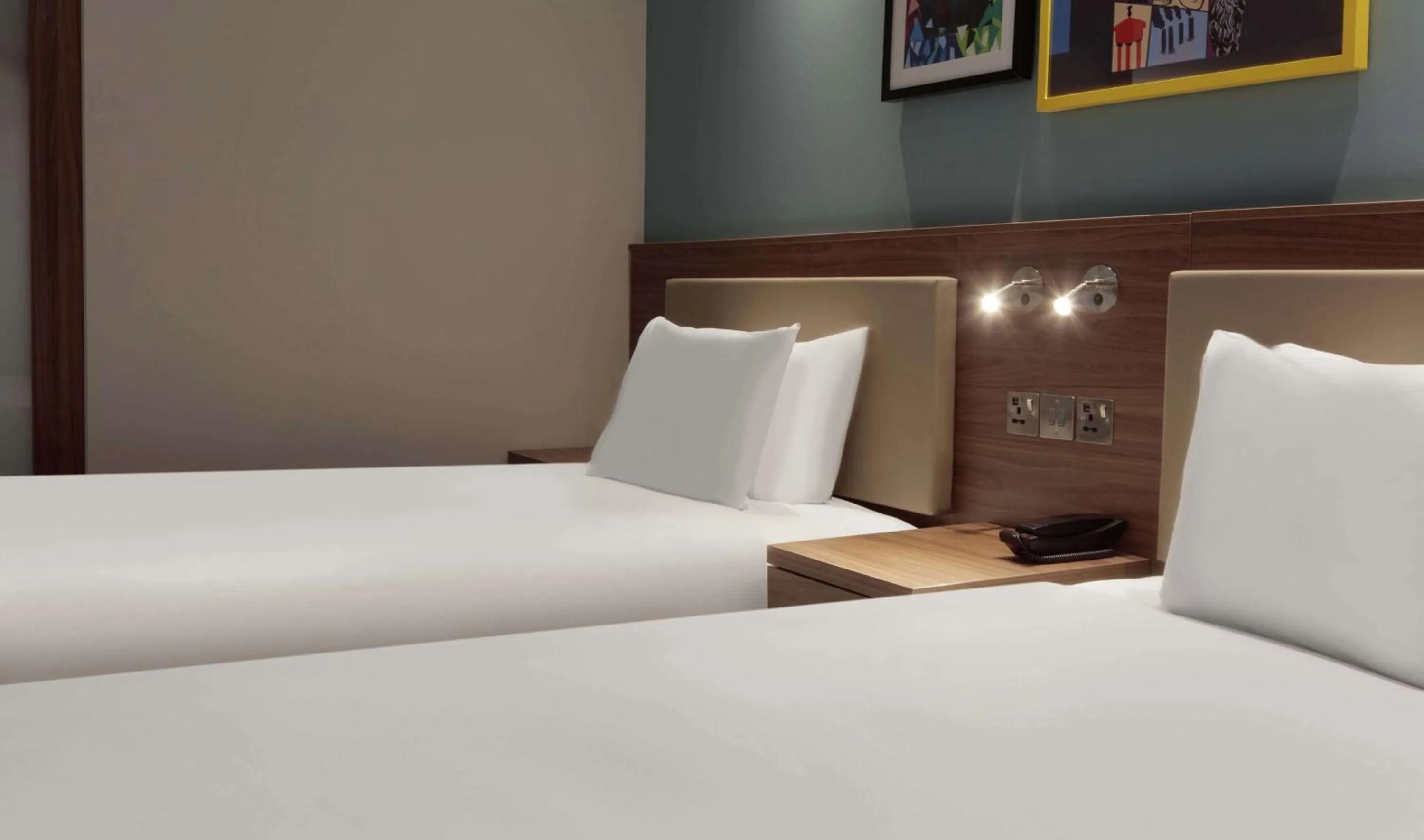 Bed in Hampton By Hilton Edinburgh Airport