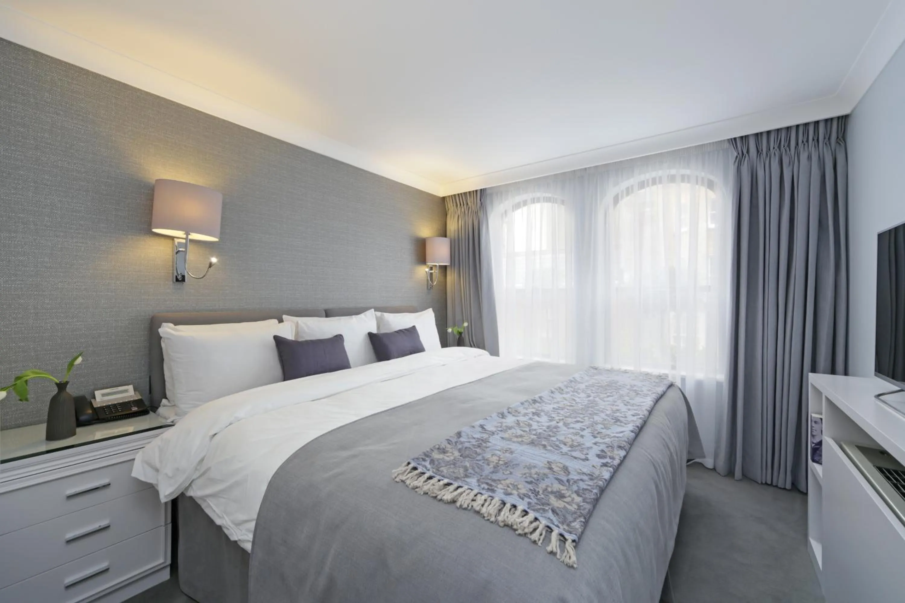 Bedroom, Bed in Mayfair House