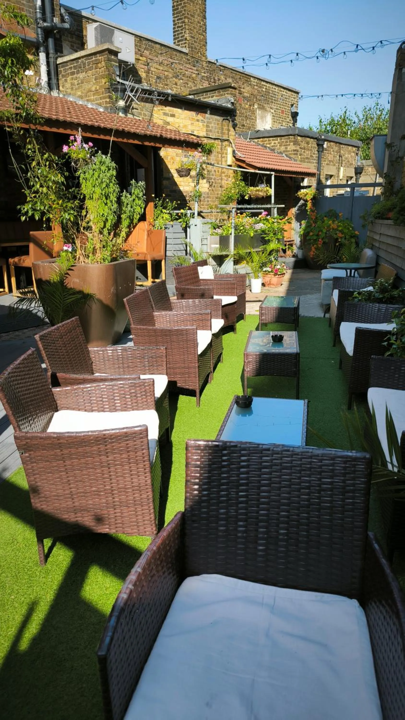 Patio in OYO The Kilburn Arms