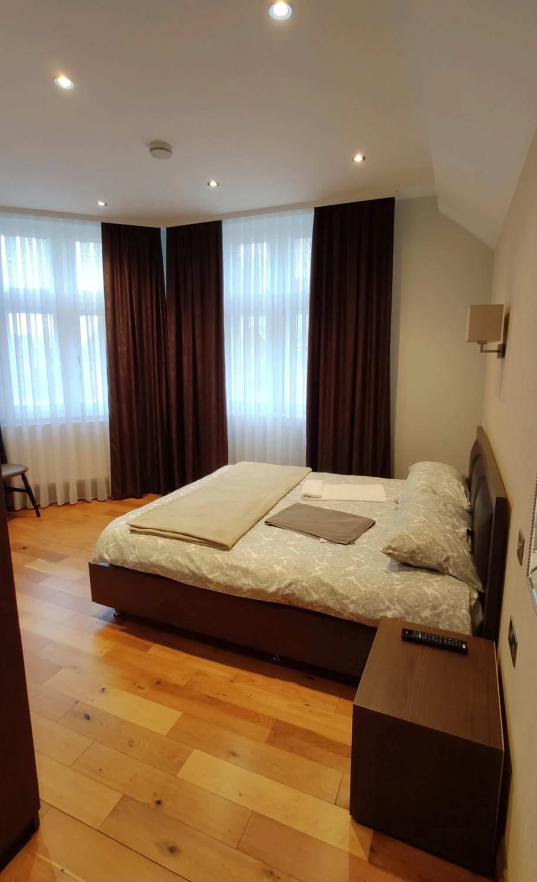 Bedroom, Bed in OYO The Kilburn Arms