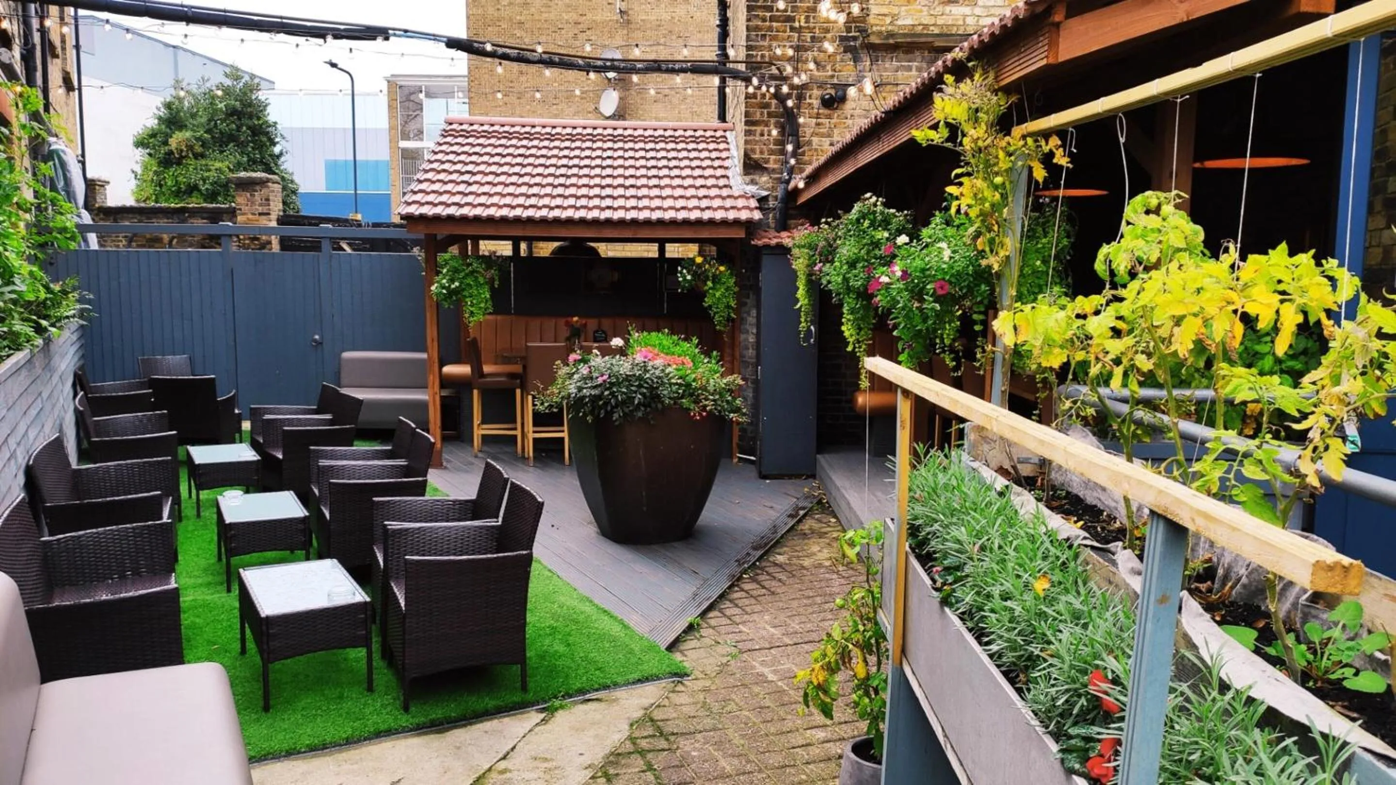 Patio in OYO The Kilburn Arms