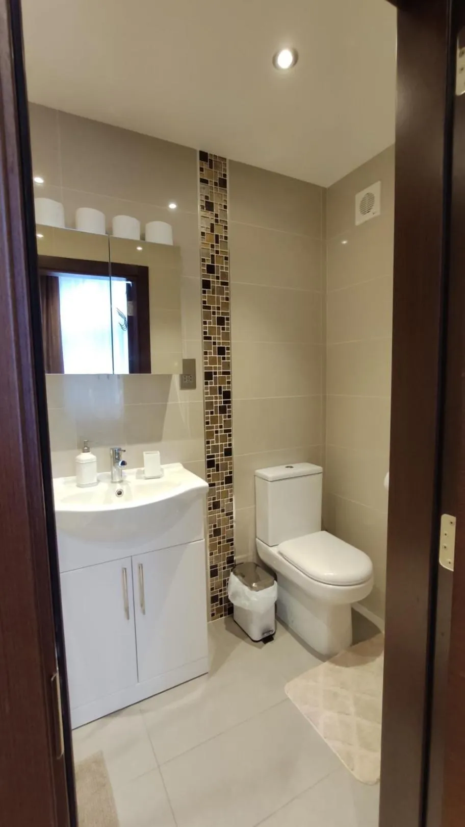 Bathroom in OYO The Kilburn Arms