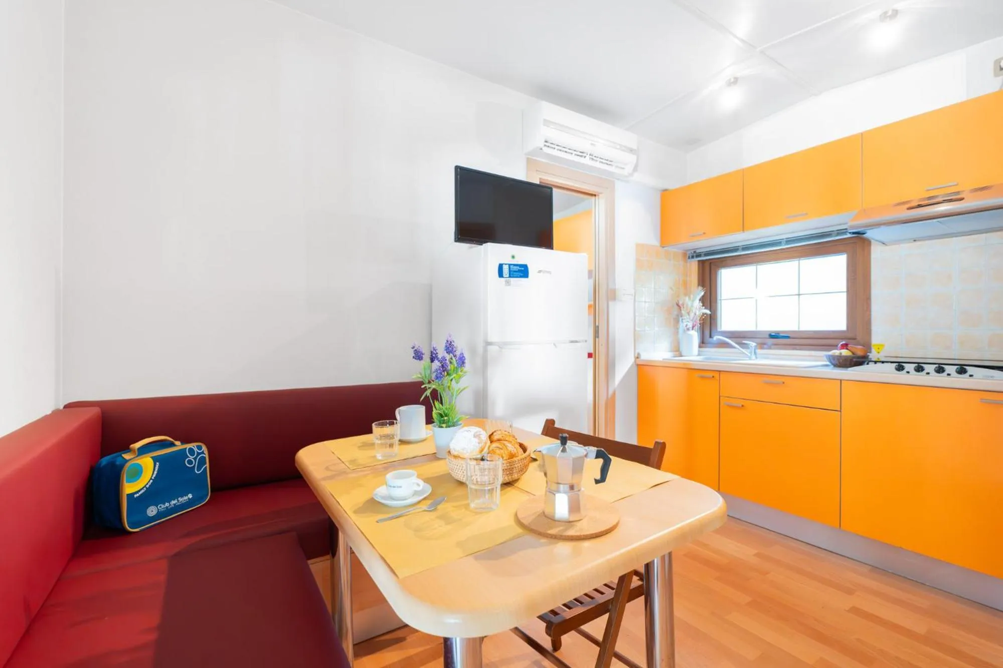 Kitchen or kitchenette in Club del Sole Rivaverde Easy Camping Village
