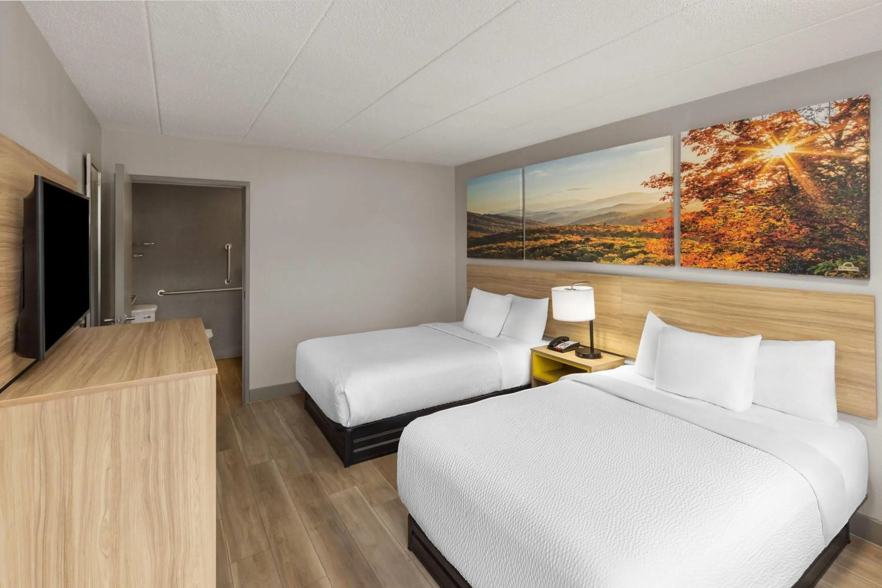 Photo of the whole room, Bed in Days Inn by Wyndham Charleston WV