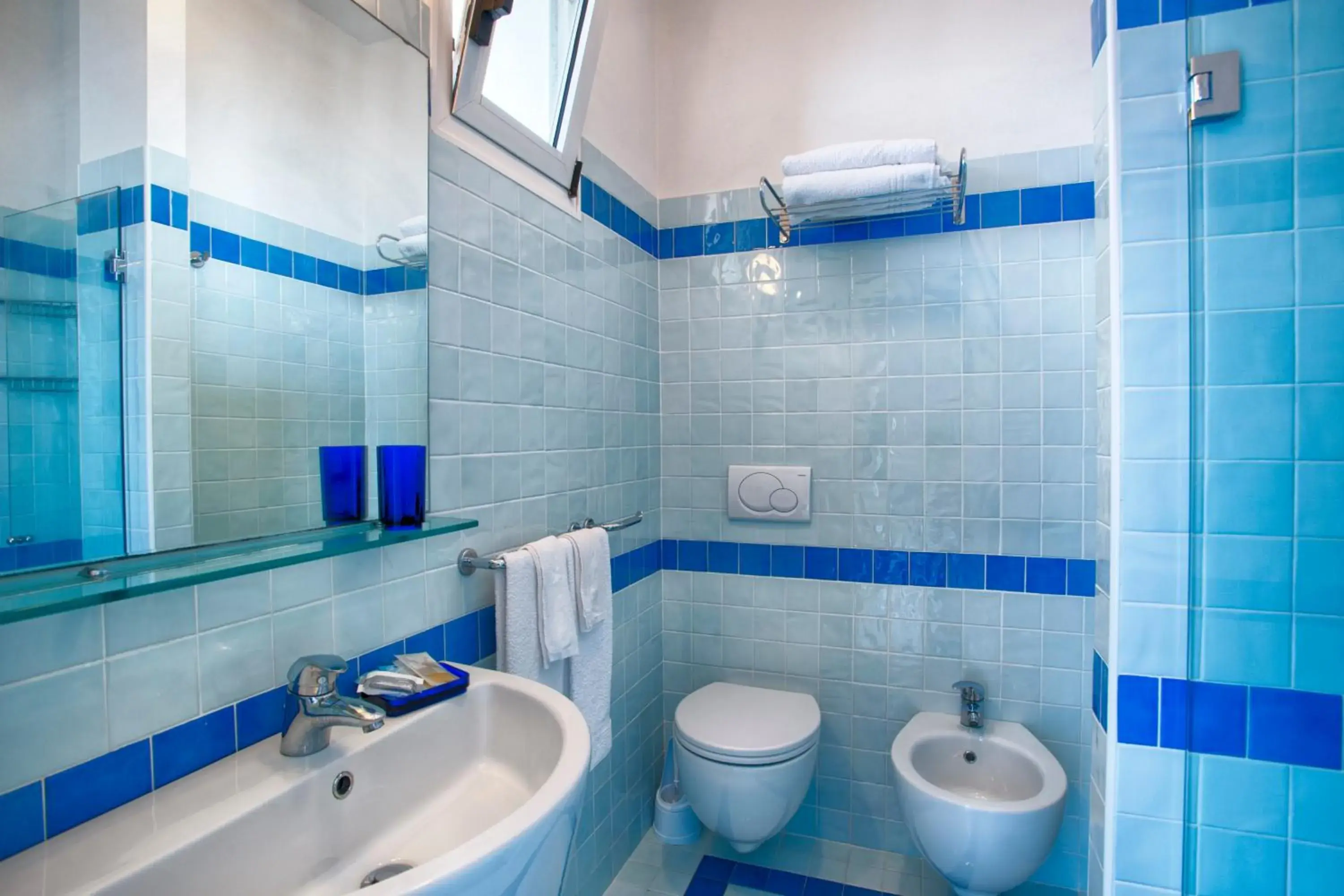 Deluxe Triple Room with Sea View in Hotel Gorini Deluxe Triple Room with Sea View in Hotel Gorini