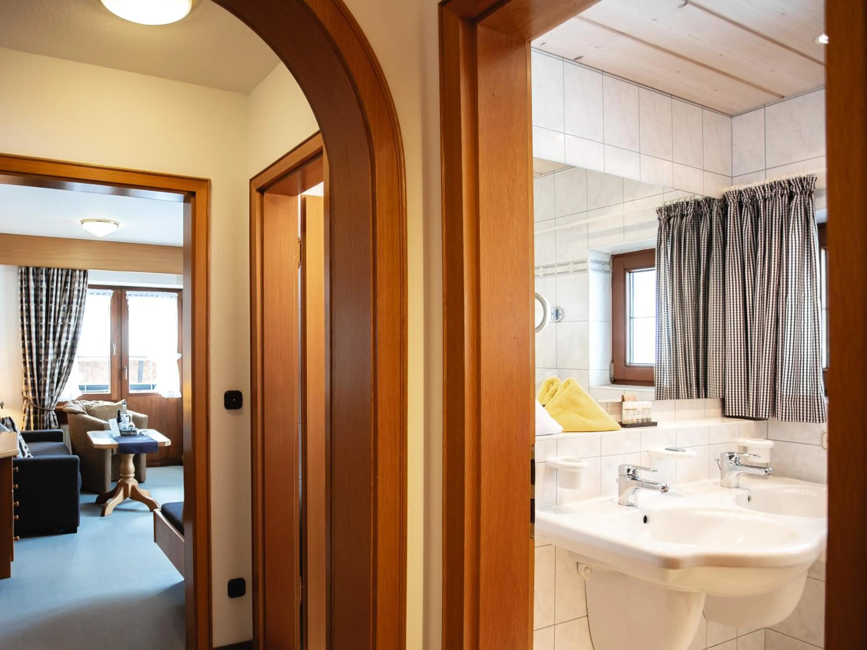 Photo of the whole room in Hotel Bergruh