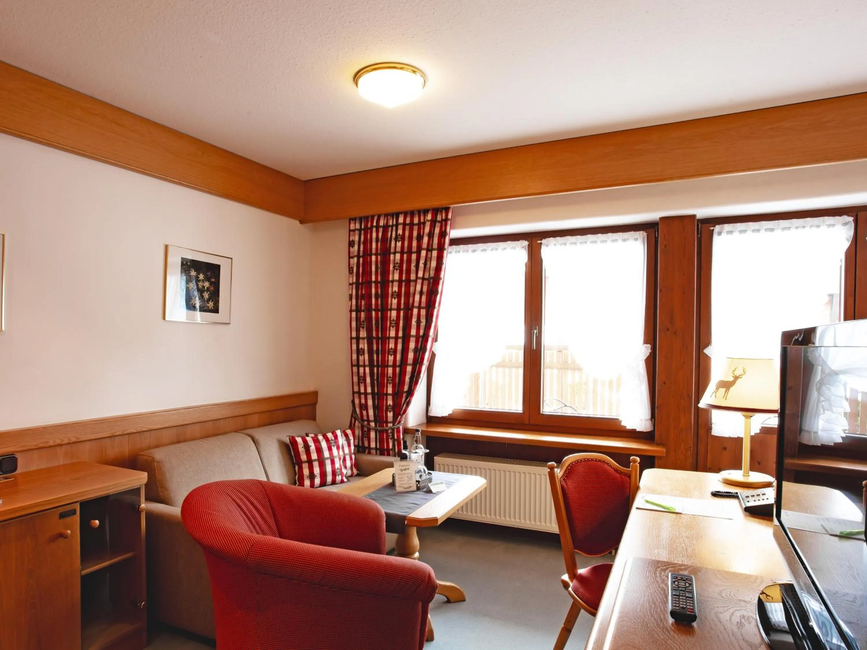 Photo of the whole room in Hotel Bergruh