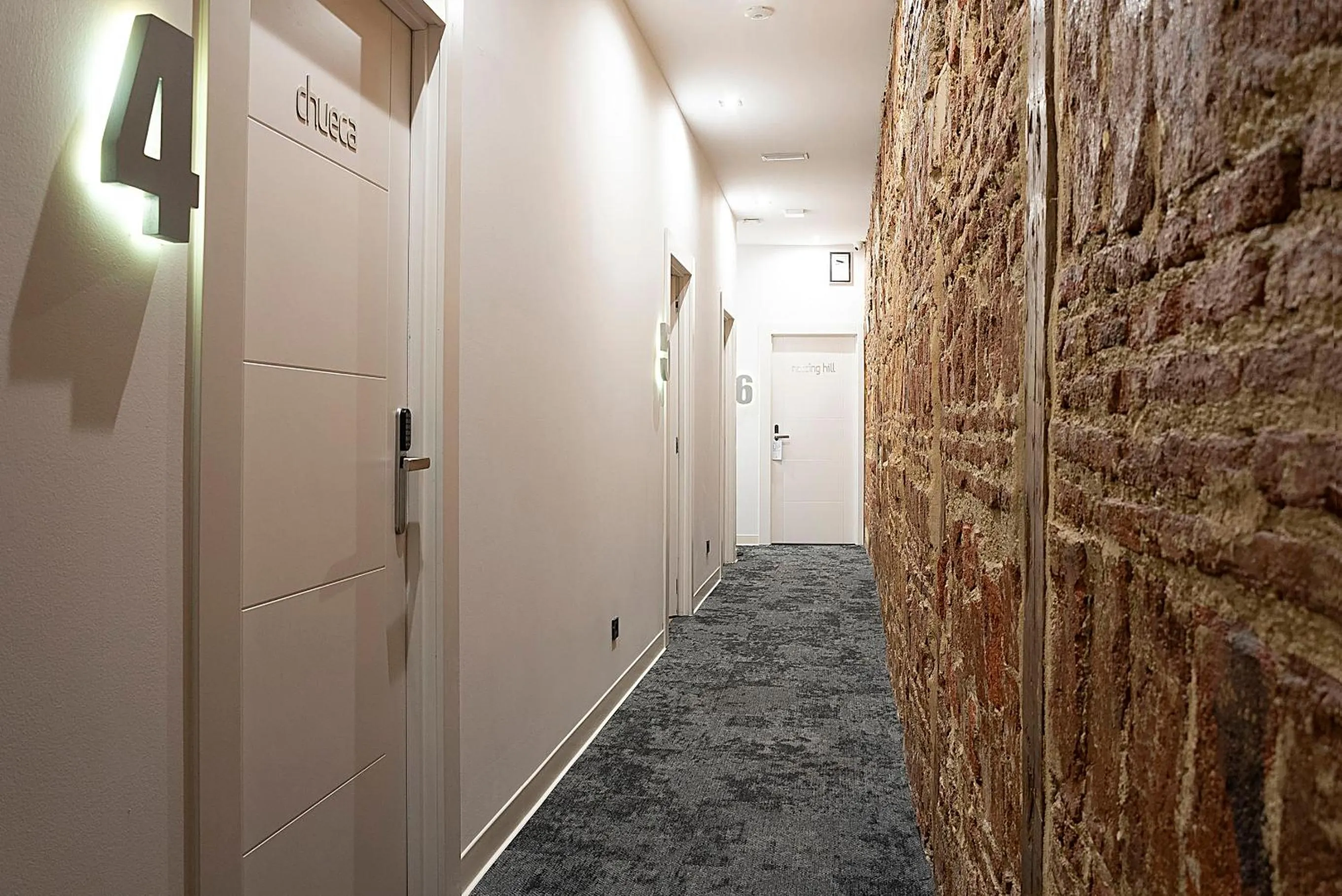 Property building in Woohoo Rooms Chueca