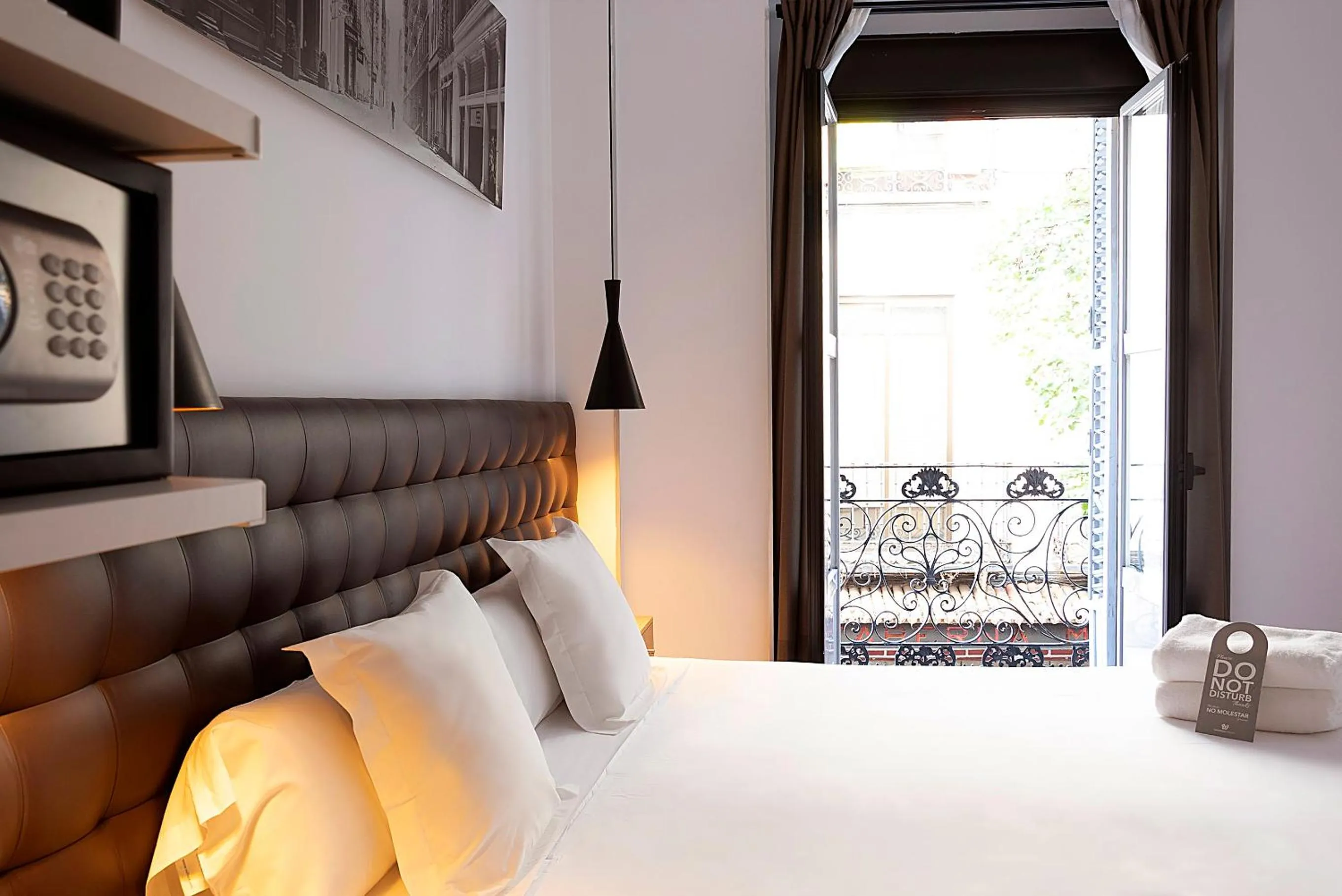 Bed in Woohoo Rooms Chueca