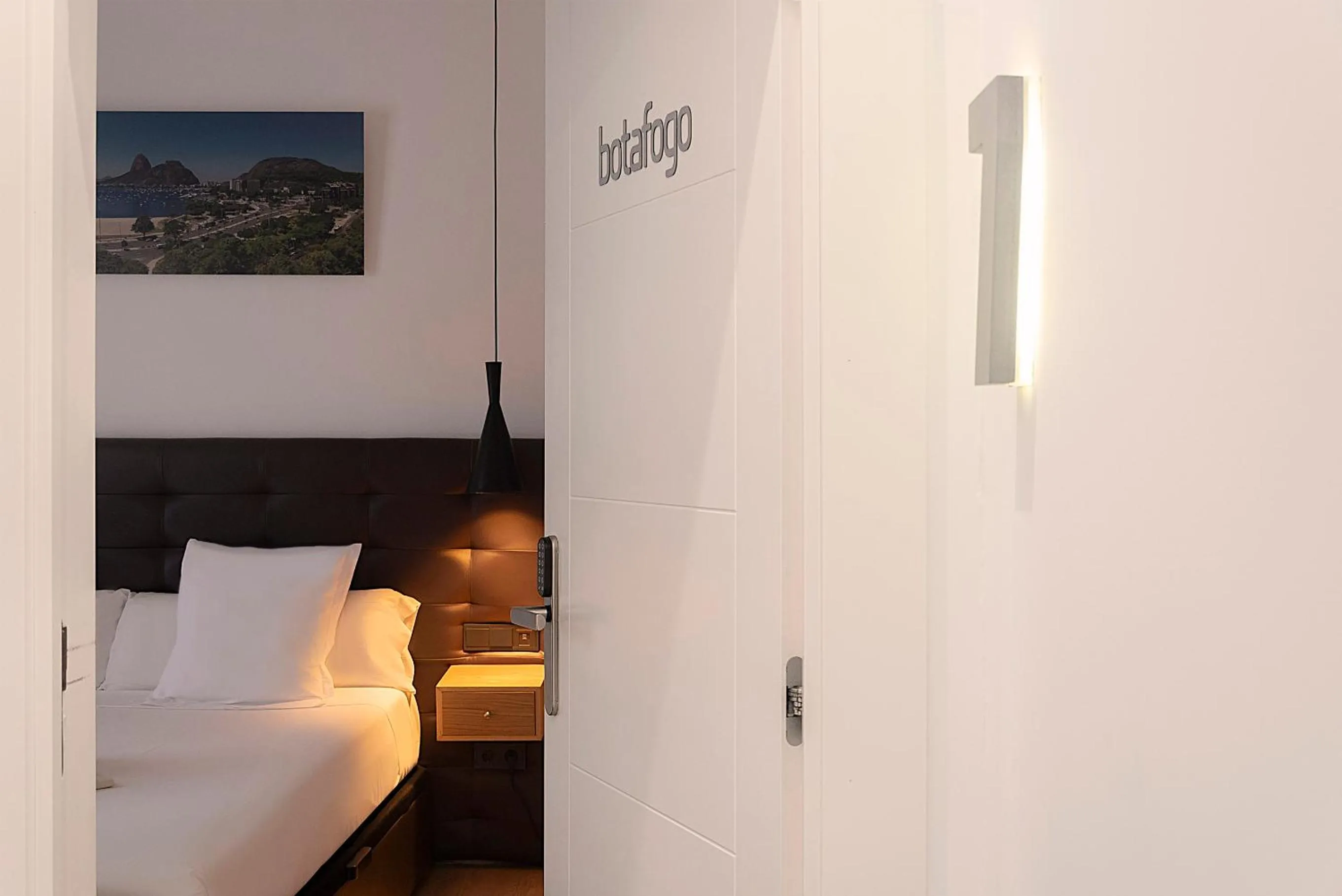 Bed in Woohoo Rooms Chueca