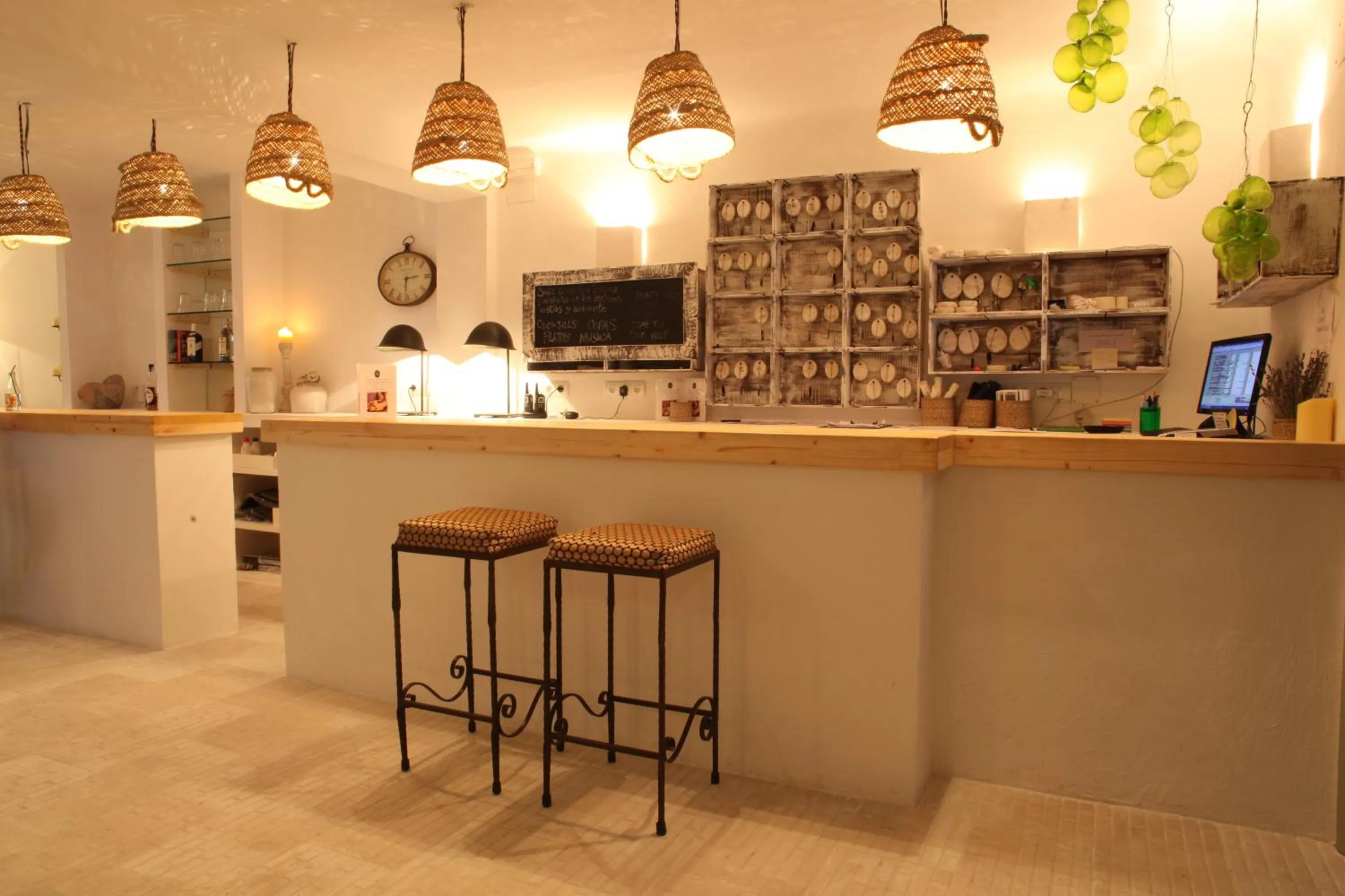 Lobby or reception in Juanita Hostal