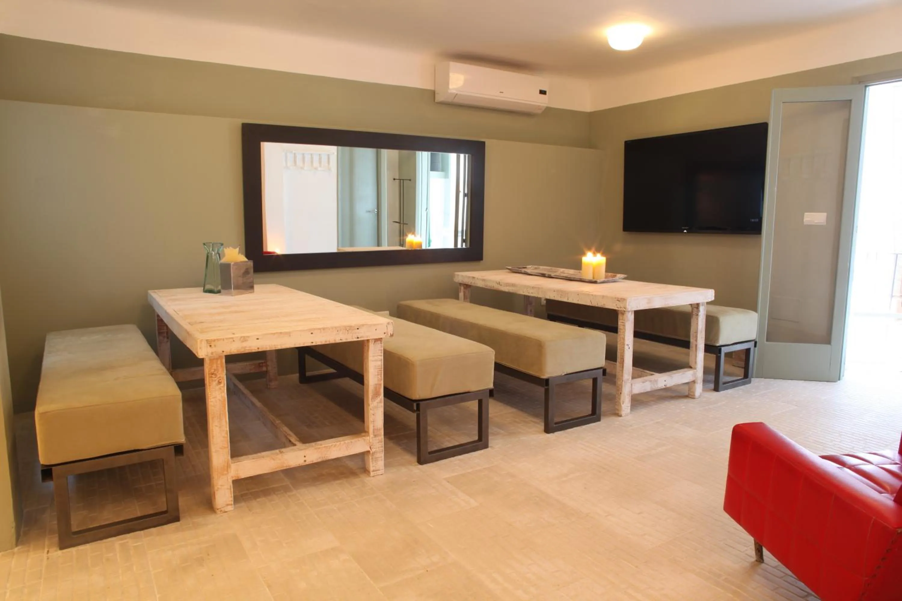 TV and multimedia in Juanita Hostal