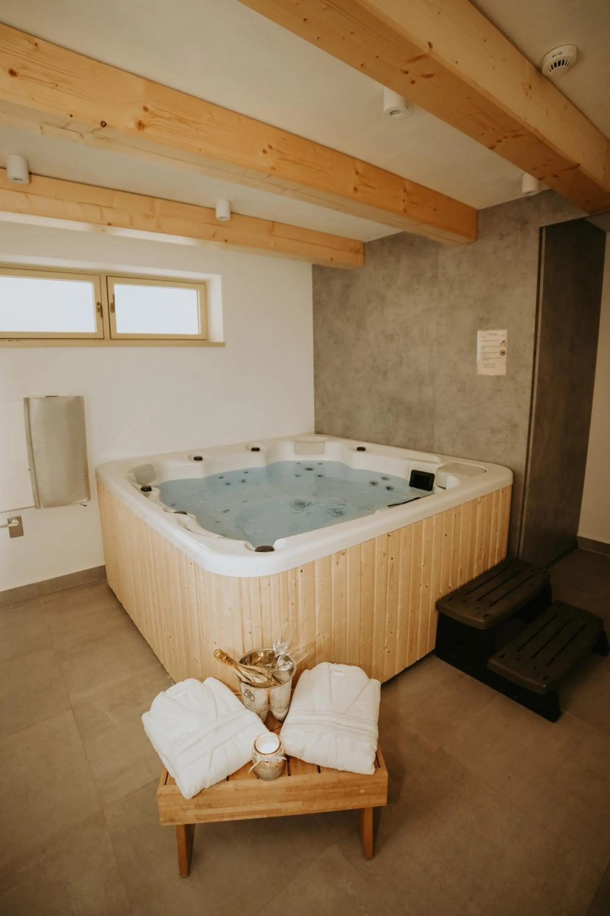 Hot Tub in Resla Residence I, II, & Wellness