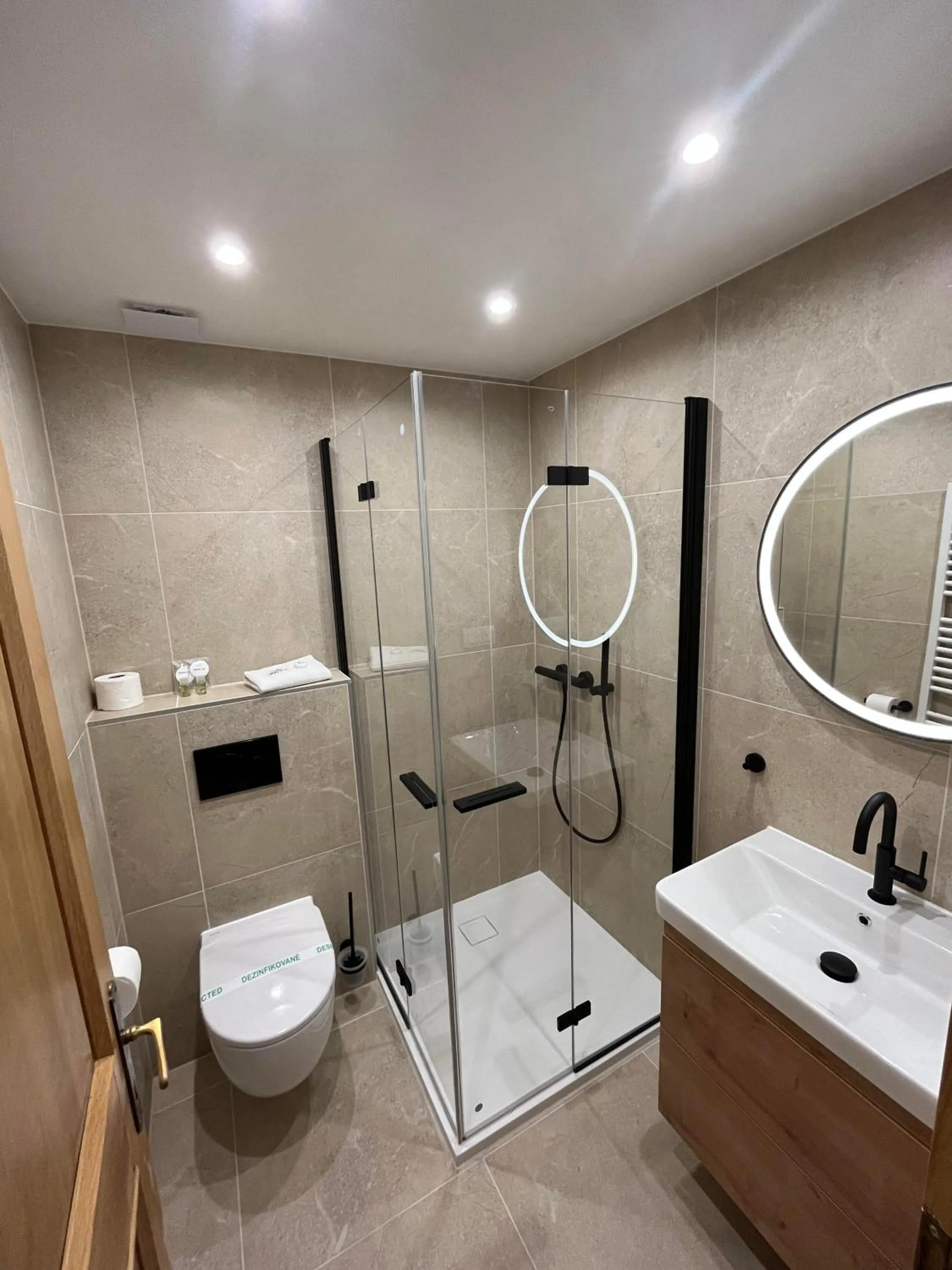 Shower in Resla Residence I, II, & Wellness