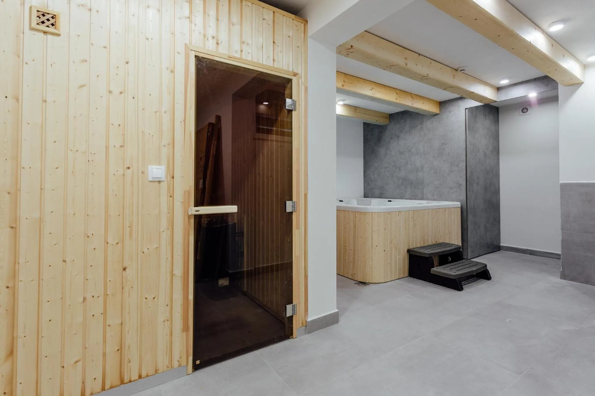 Hot Tub in Resla Residence I, II, & Wellness