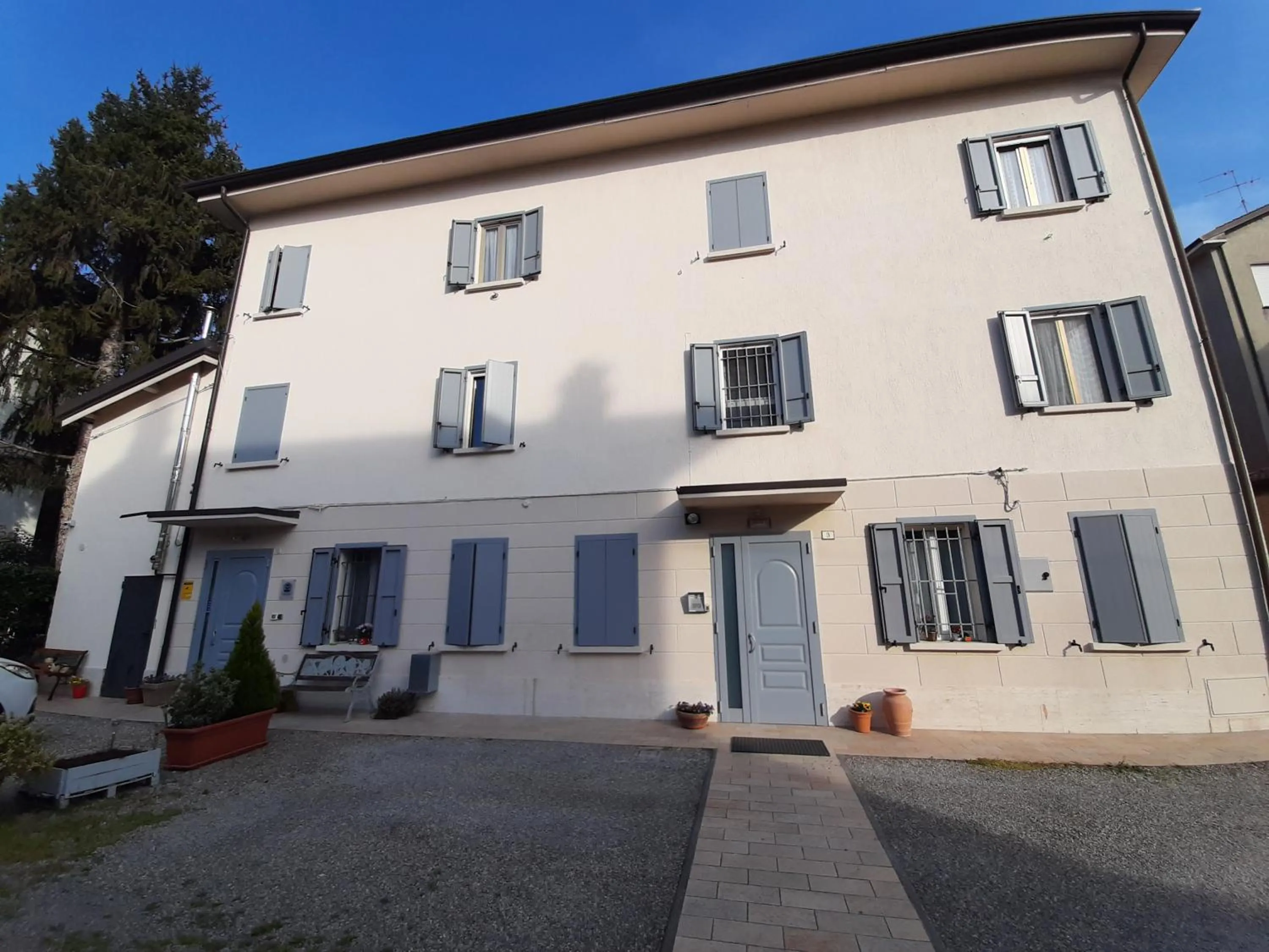 Property building in Reggiolacittàinvisibile B&B