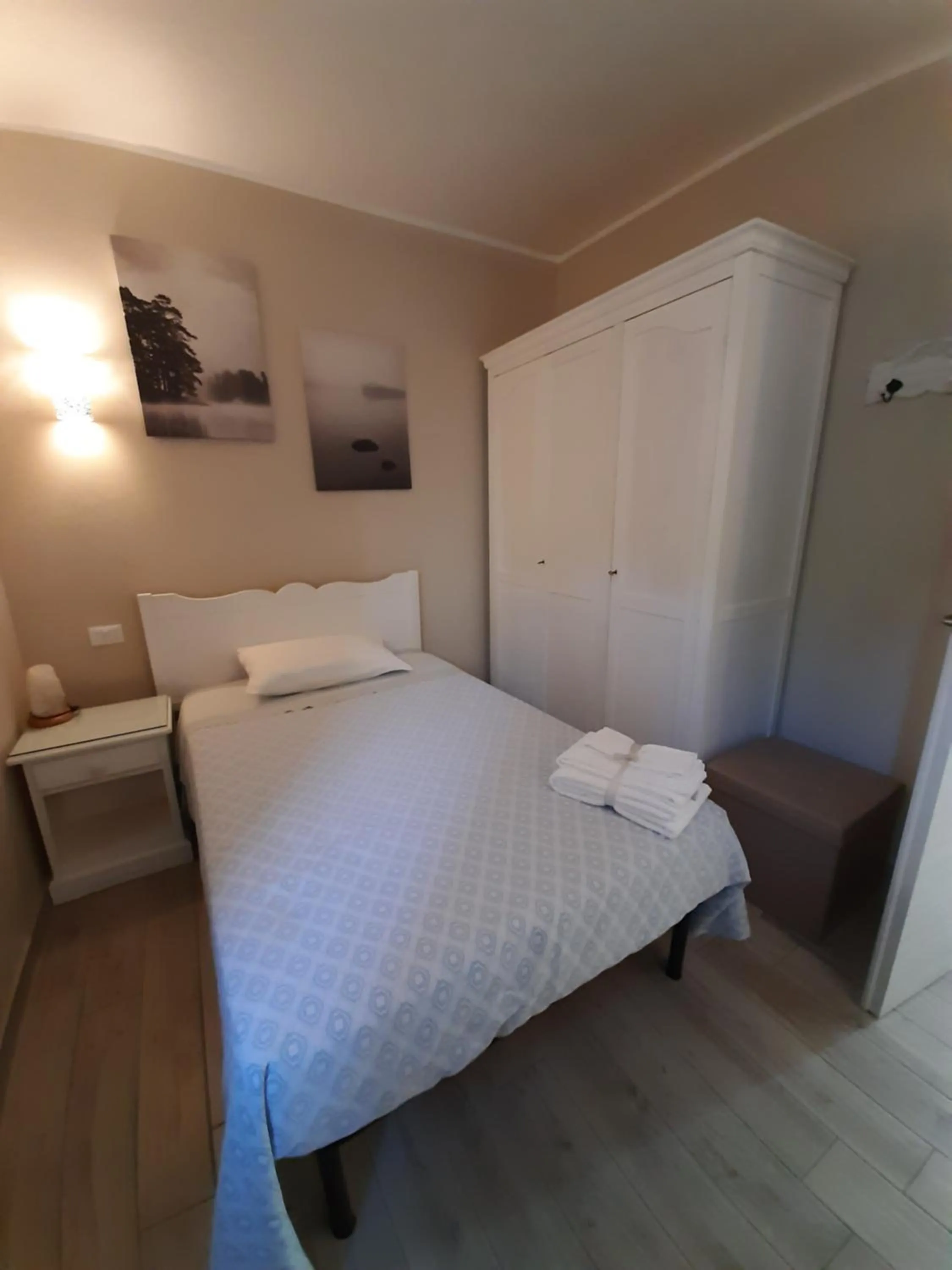 Photo of the whole room, Bed in Reggiolacittàinvisibile B&B