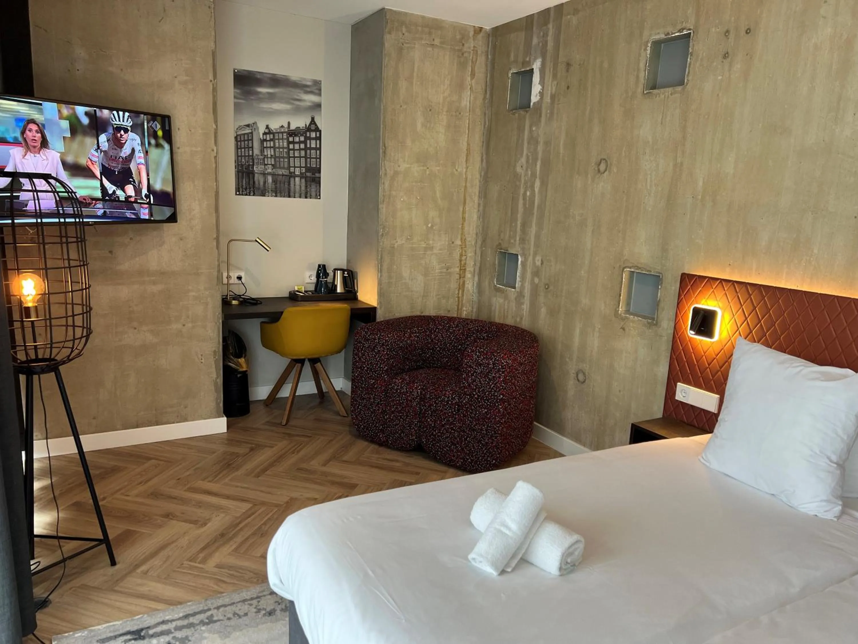 Bed in Hotel New Kit