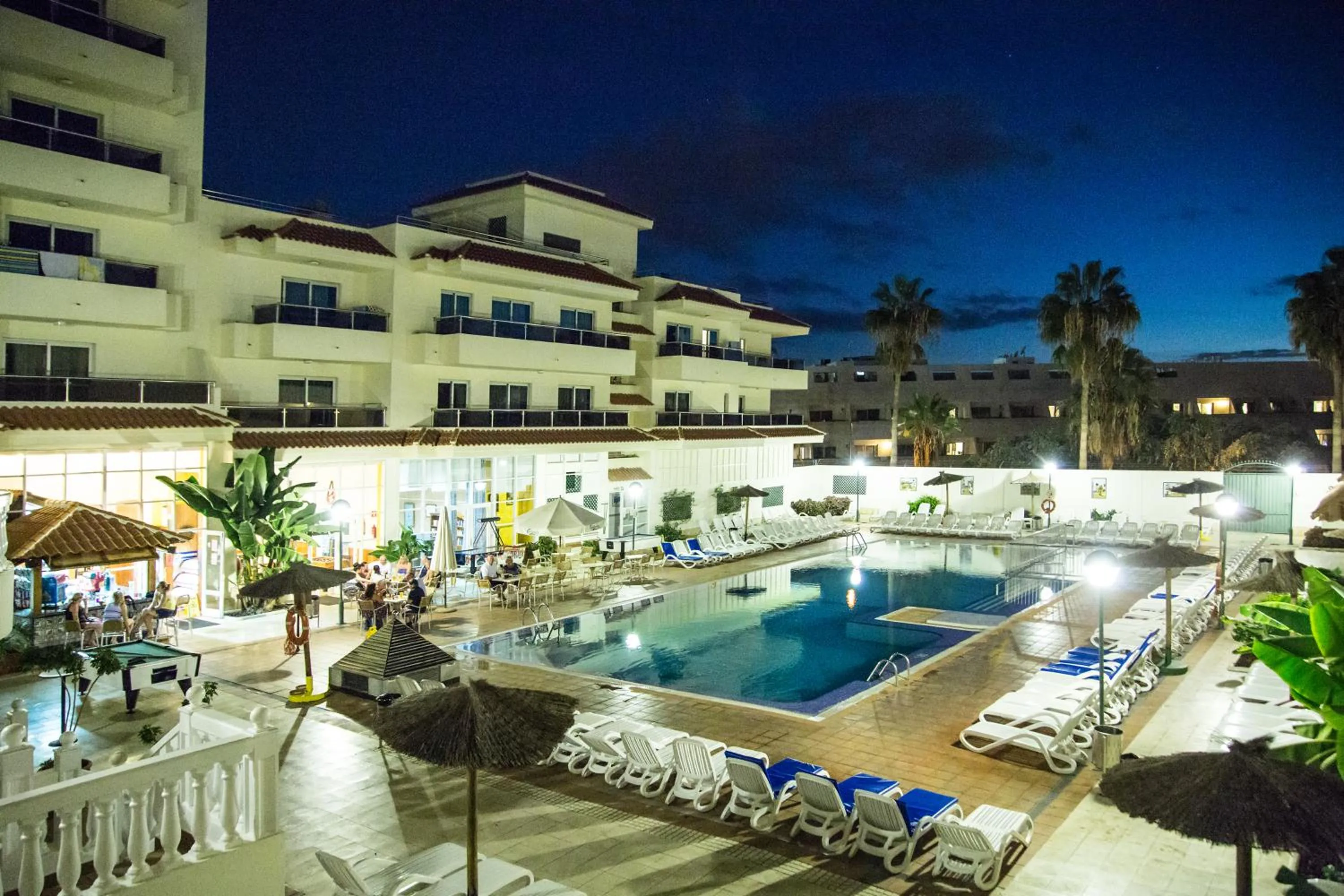 Property building, Swimming Pool in Apartamentos Oro Blanco