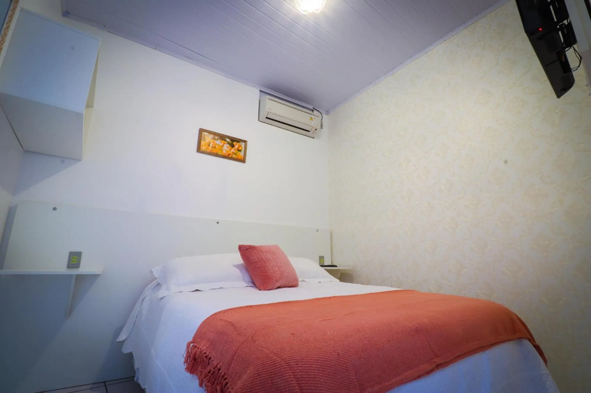 Property building, Bed in Pousada Tia Eni