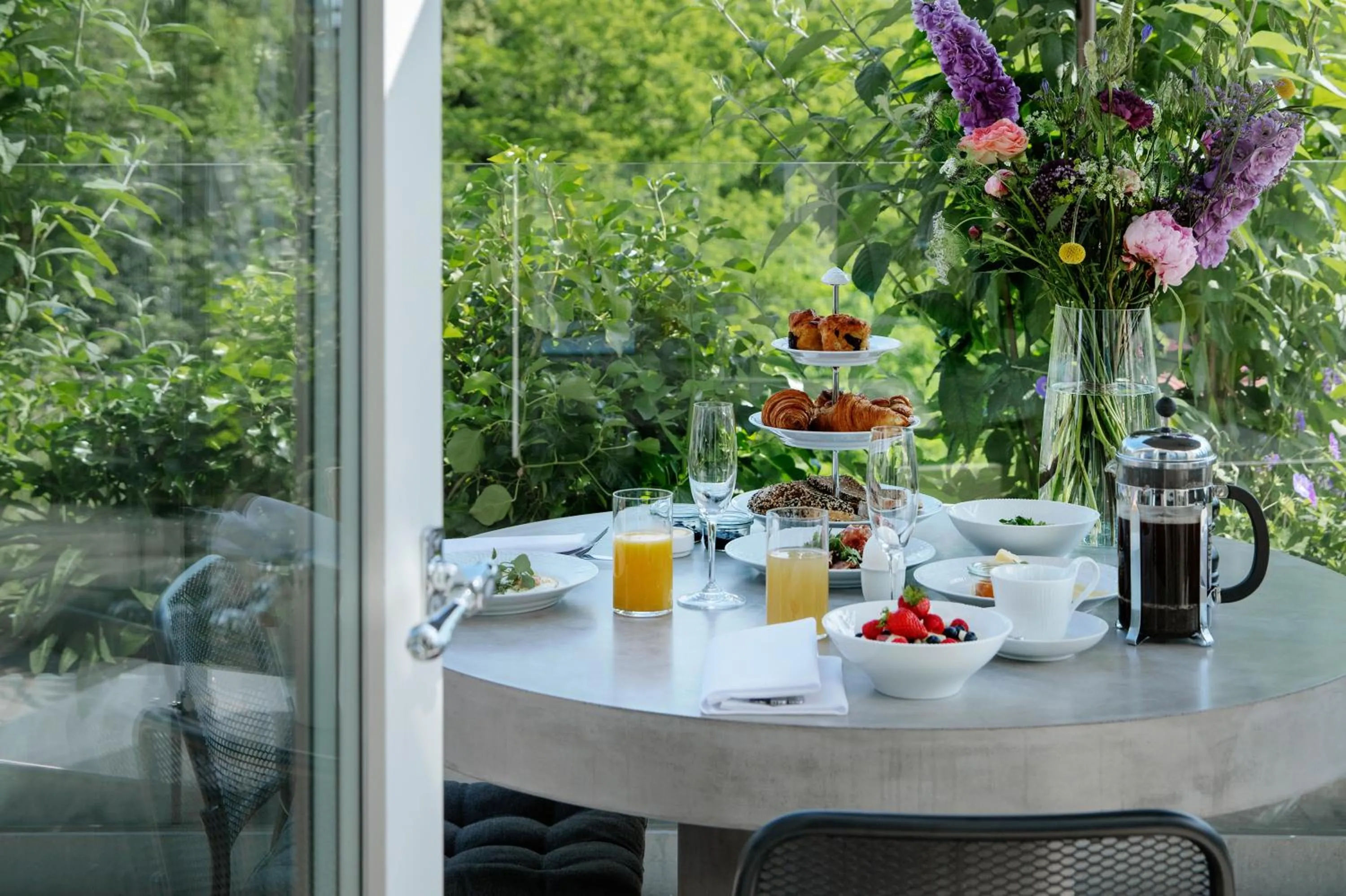 Restaurant/places to eat in Nimb Hotel