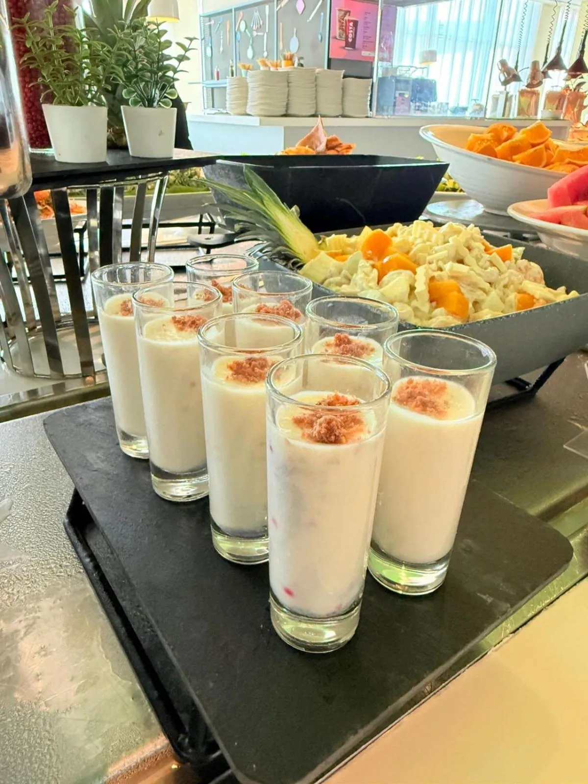 Restaurant/places to eat in Studio M Arabian Plaza Hotel & Hotel Apartments