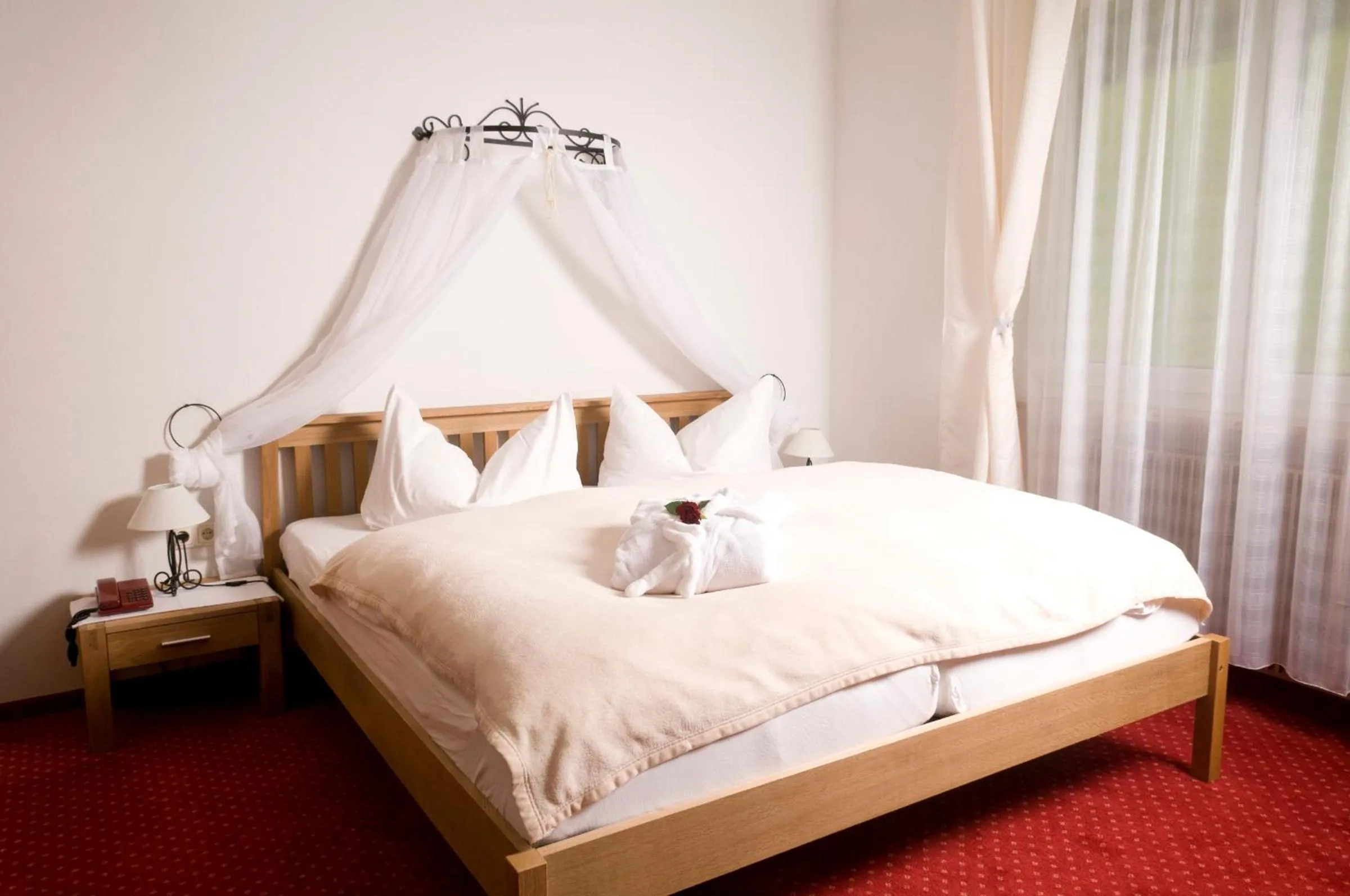 Photo of the whole room, Bed in Alpenhotel Ensmann