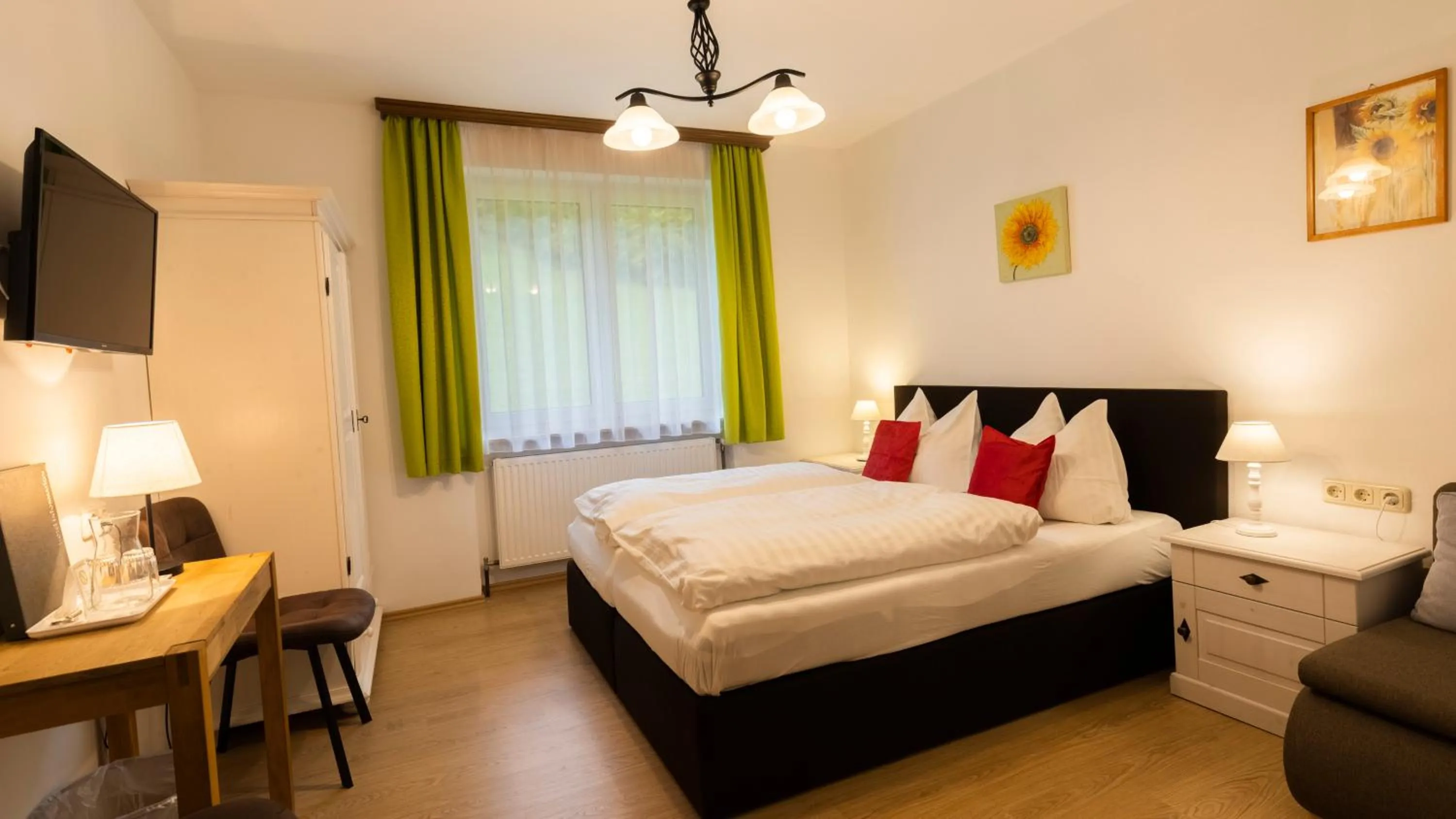 Photo of the whole room, Bed in Alpenhotel Ensmann