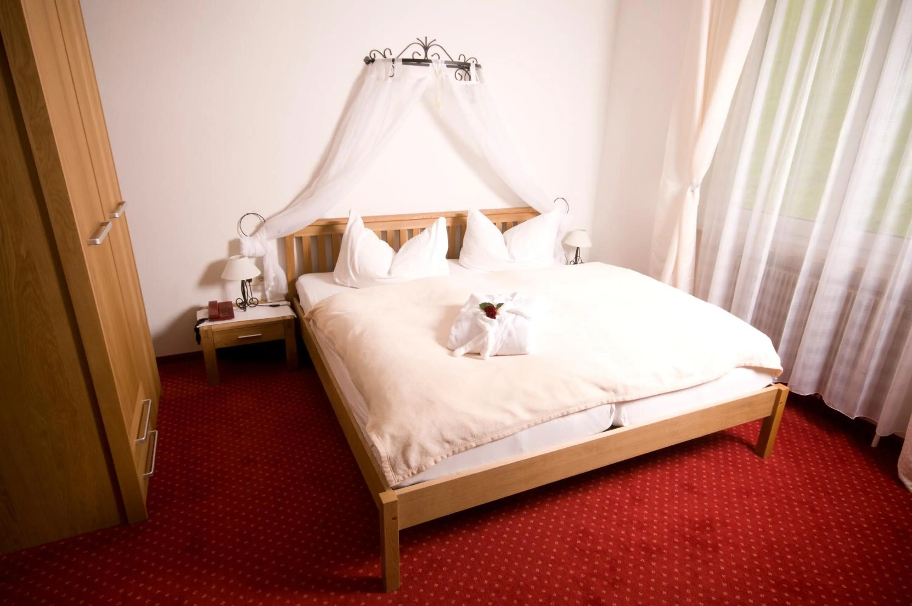 Photo of the whole room, Bed in Alpenhotel Ensmann