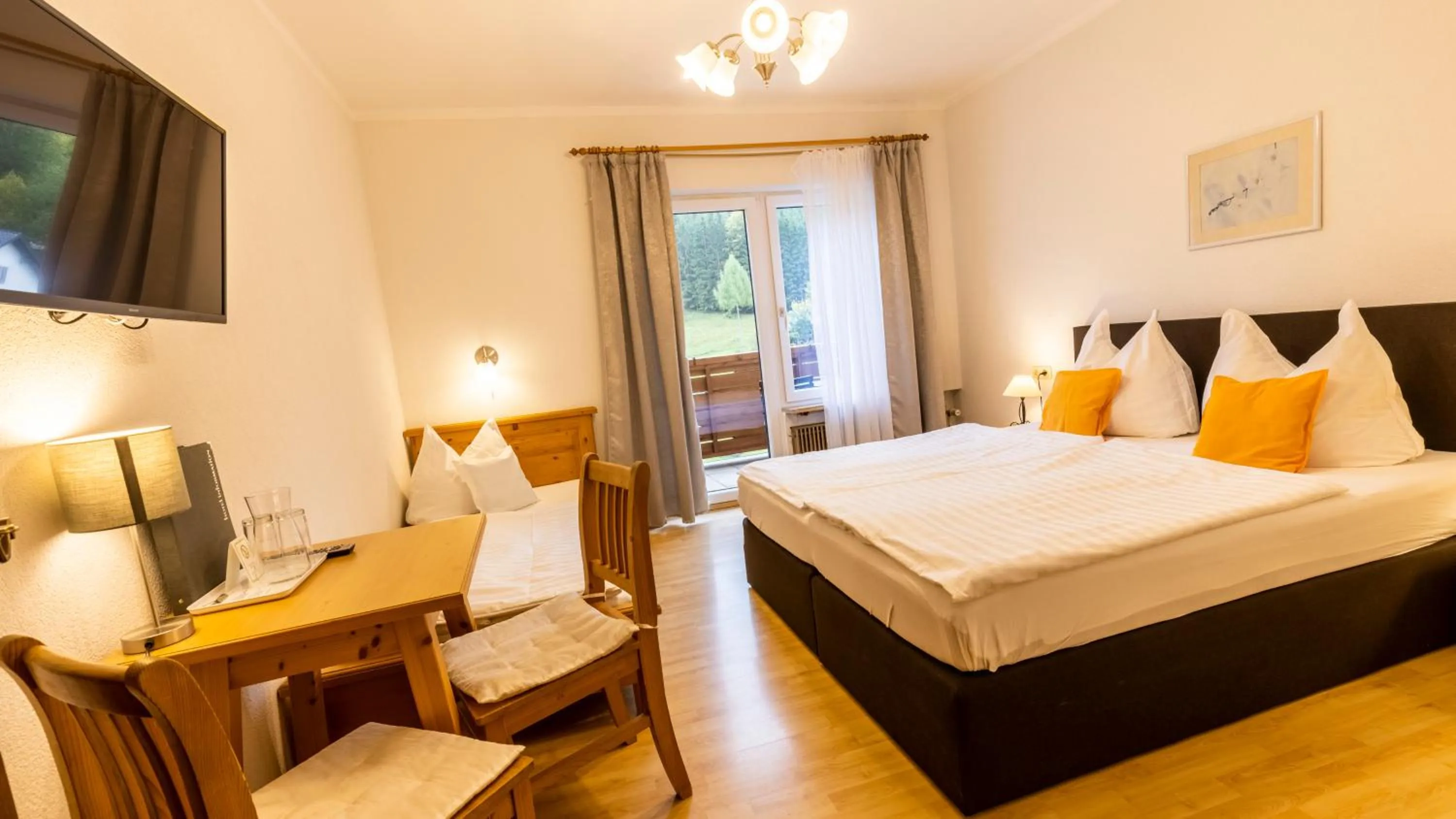 Photo of the whole room, Bed in Alpenhotel Ensmann