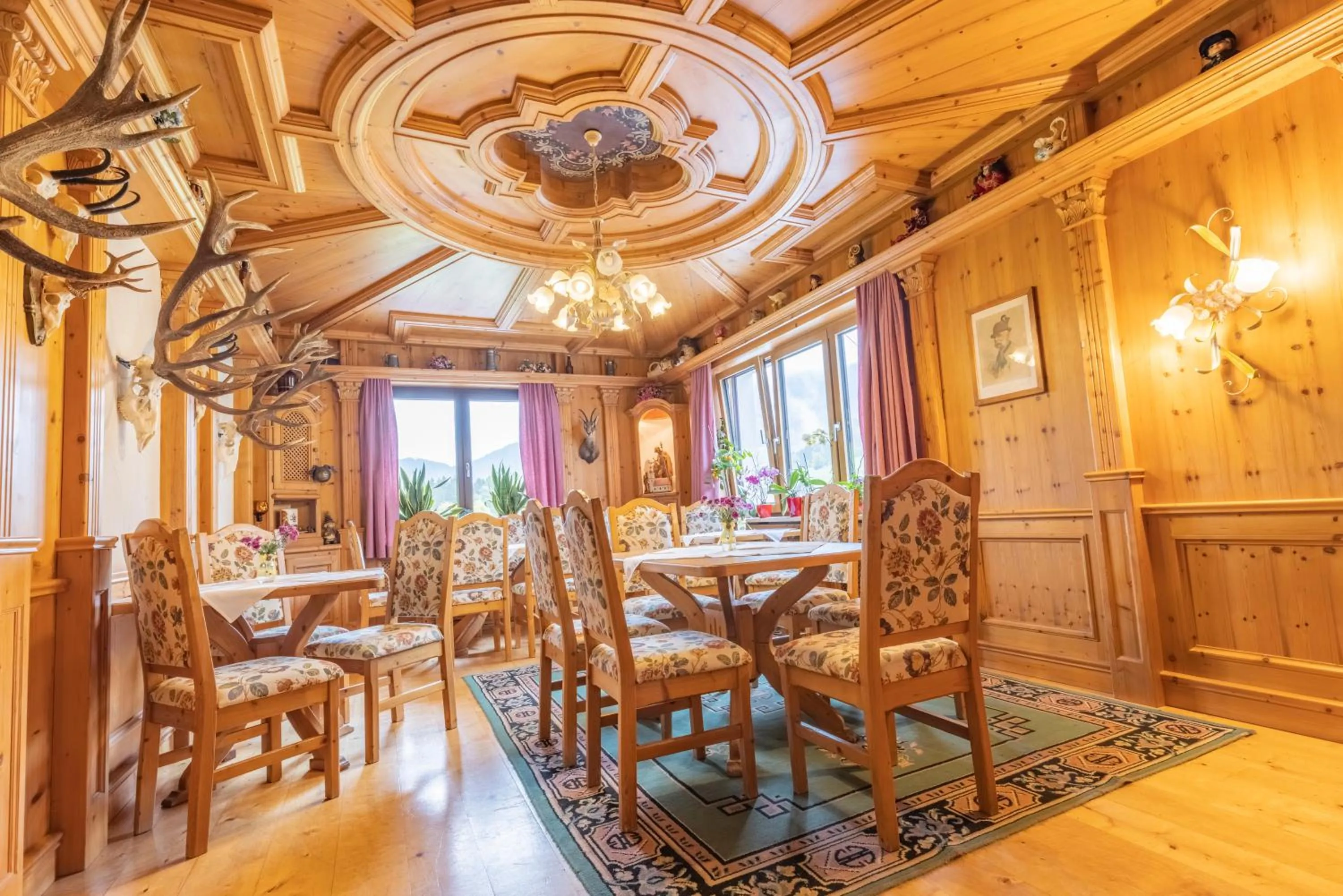 Seating area in Alpenhotel Ensmann