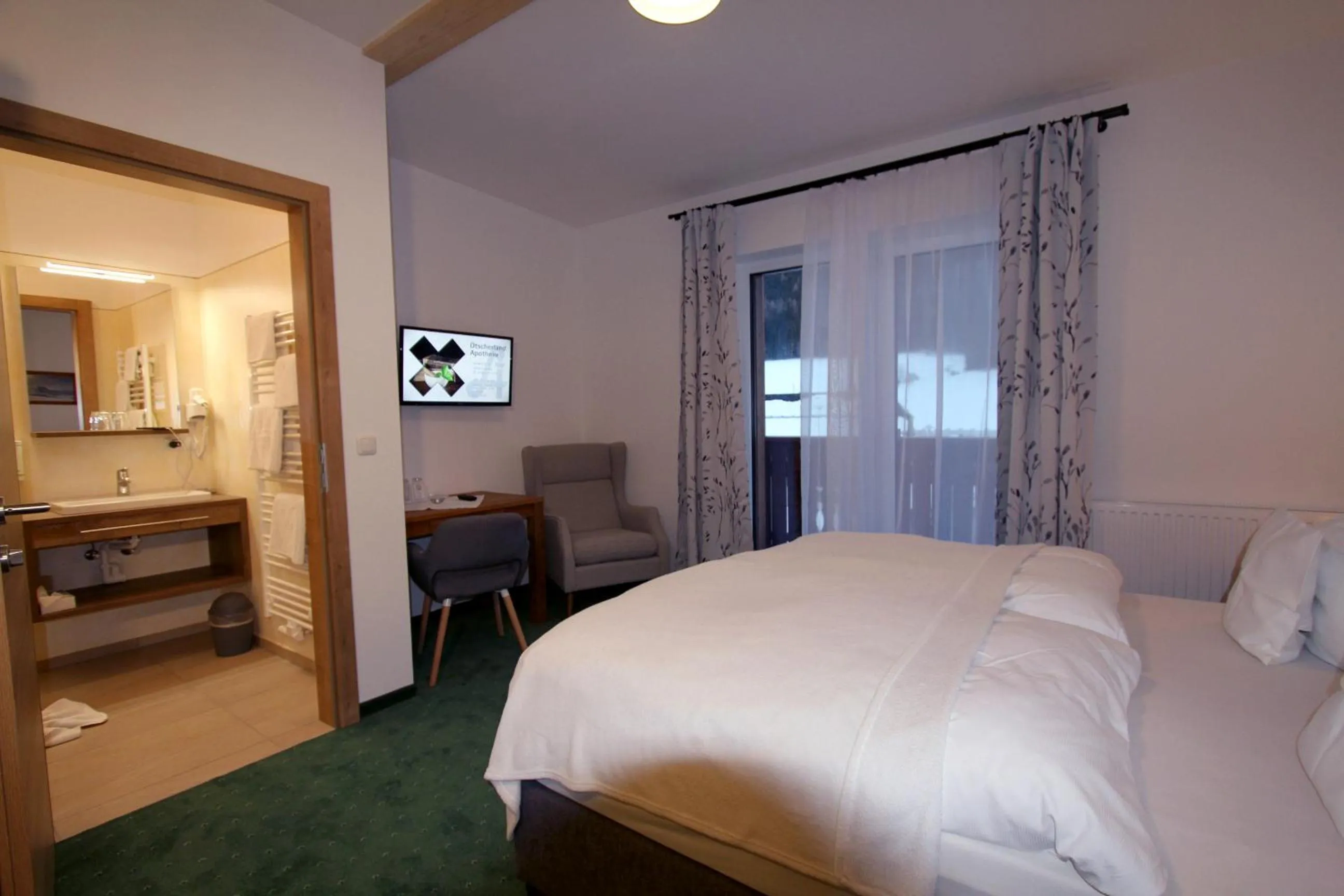 Photo of the whole room, Bed in Alpenhotel Ensmann