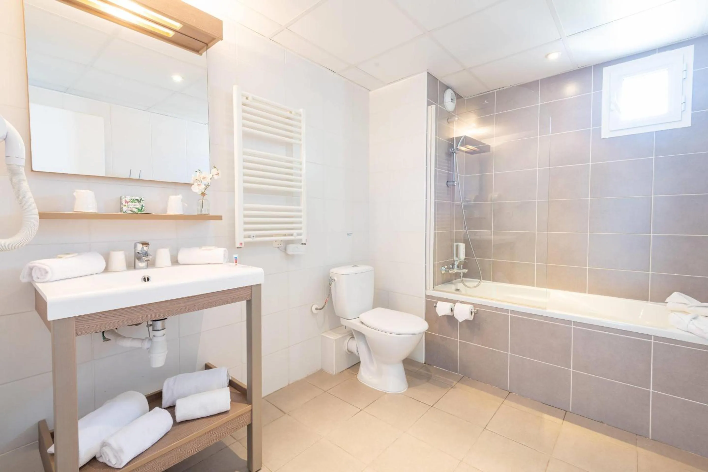 Bedroom in Comfort Aparthotel Cannes Mandelieu