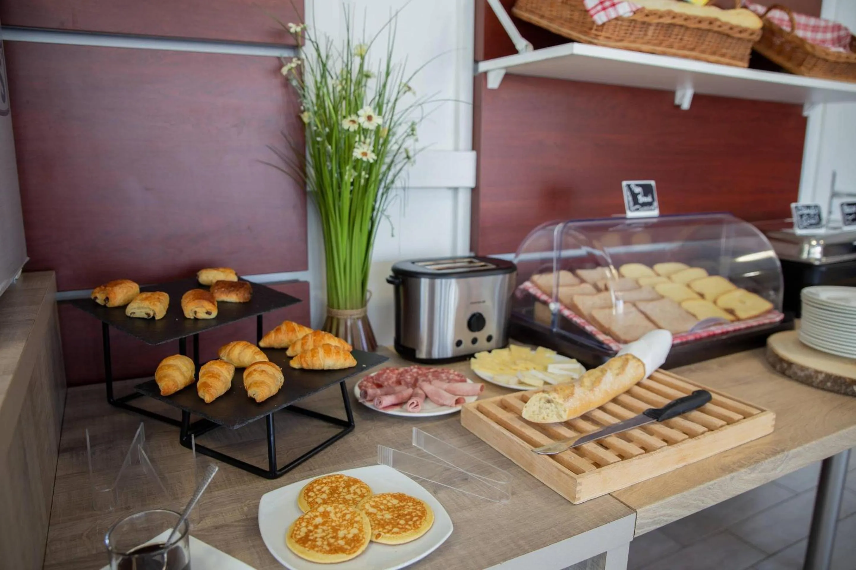 Breakfast in Comfort Aparthotel Cannes Mandelieu