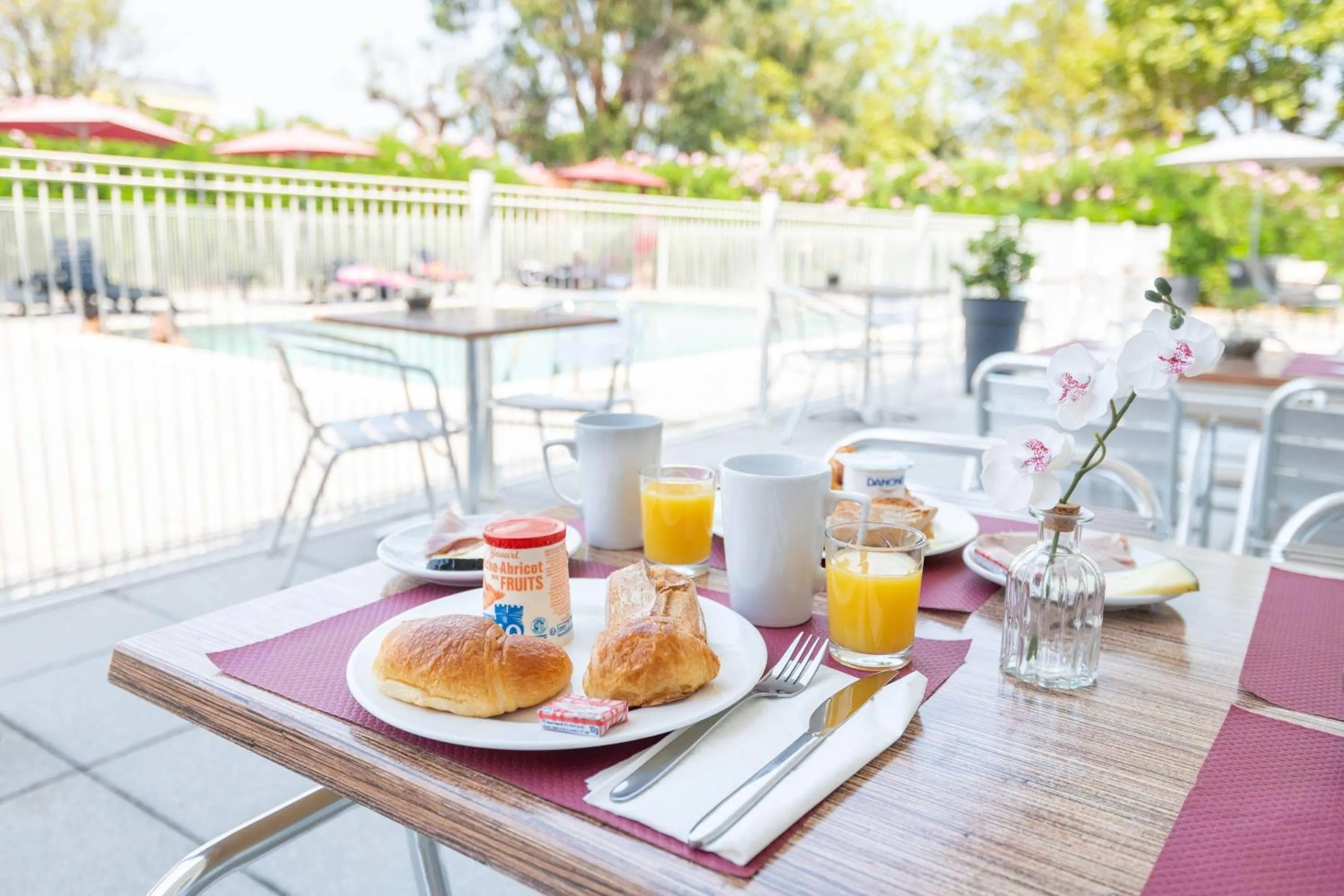 Breakfast in Comfort Aparthotel Cannes Mandelieu